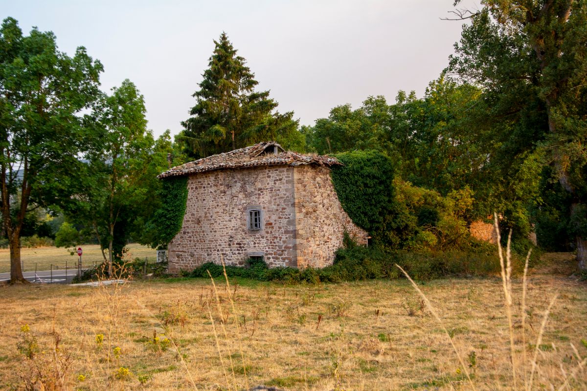 Vaciado de bordas y masías de montaña en el Pallars