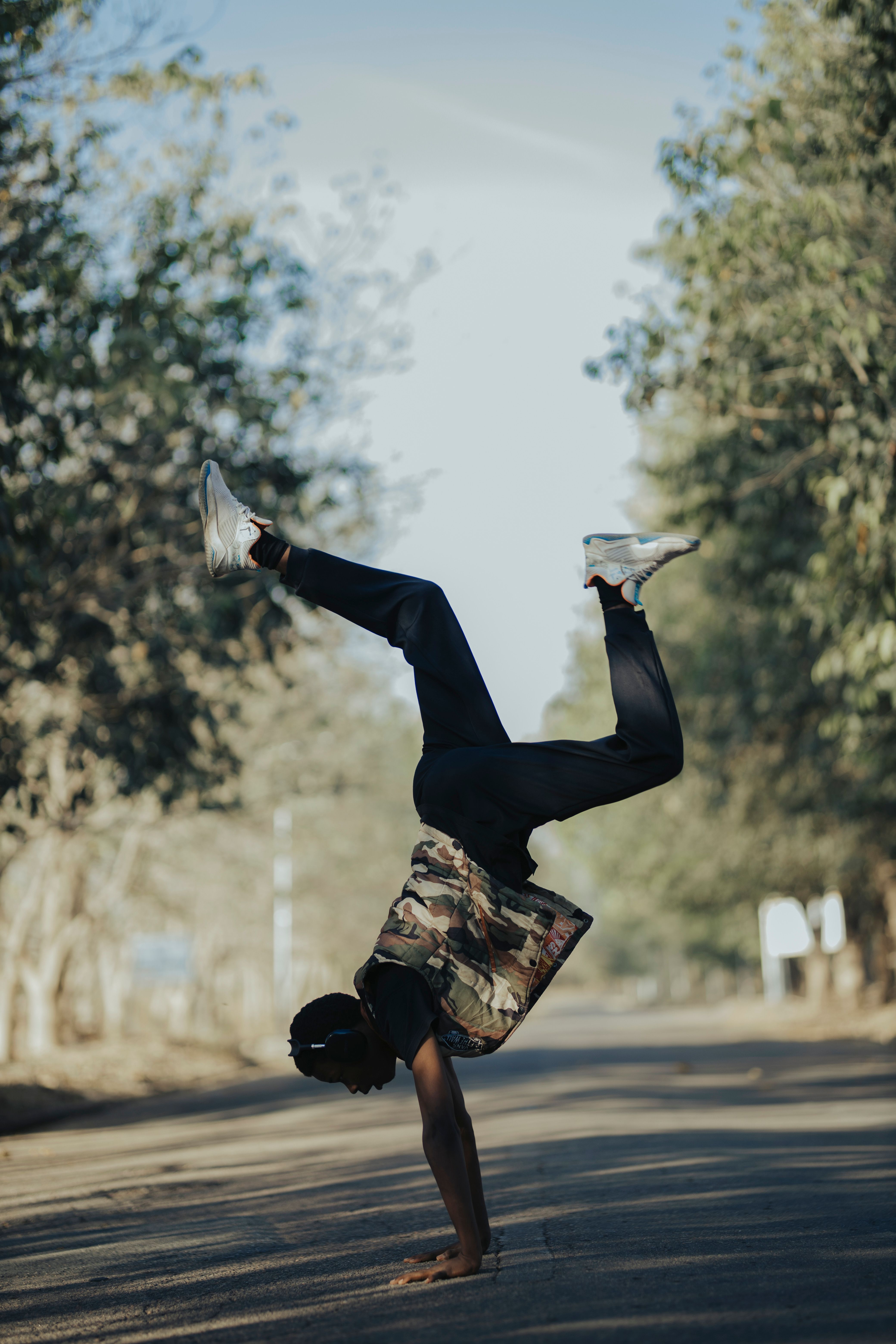 Dynamic street handstand under a clear sky · Free Stock Photo