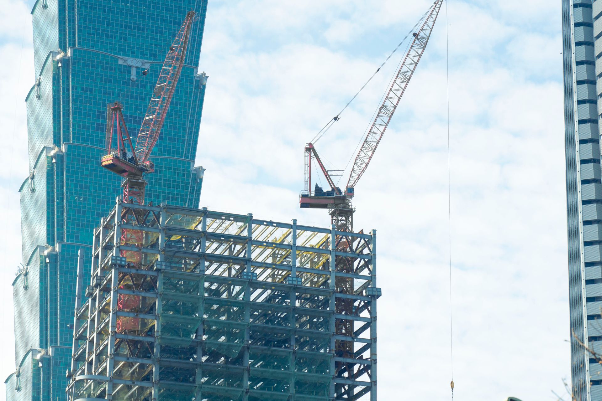 Cranes working over a major high-rise construction site in a city