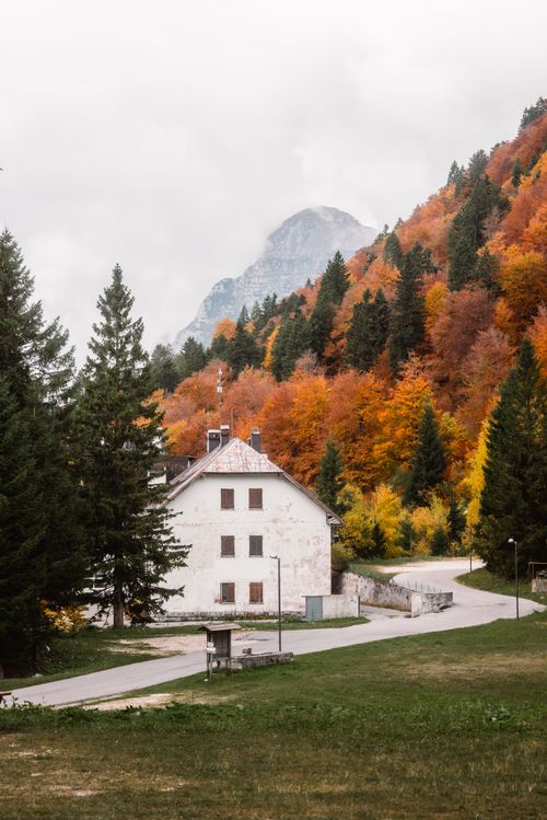 Free Charming house in a picturesque mountain landscape surrounded by vibrant autumn colors. Stock Photo