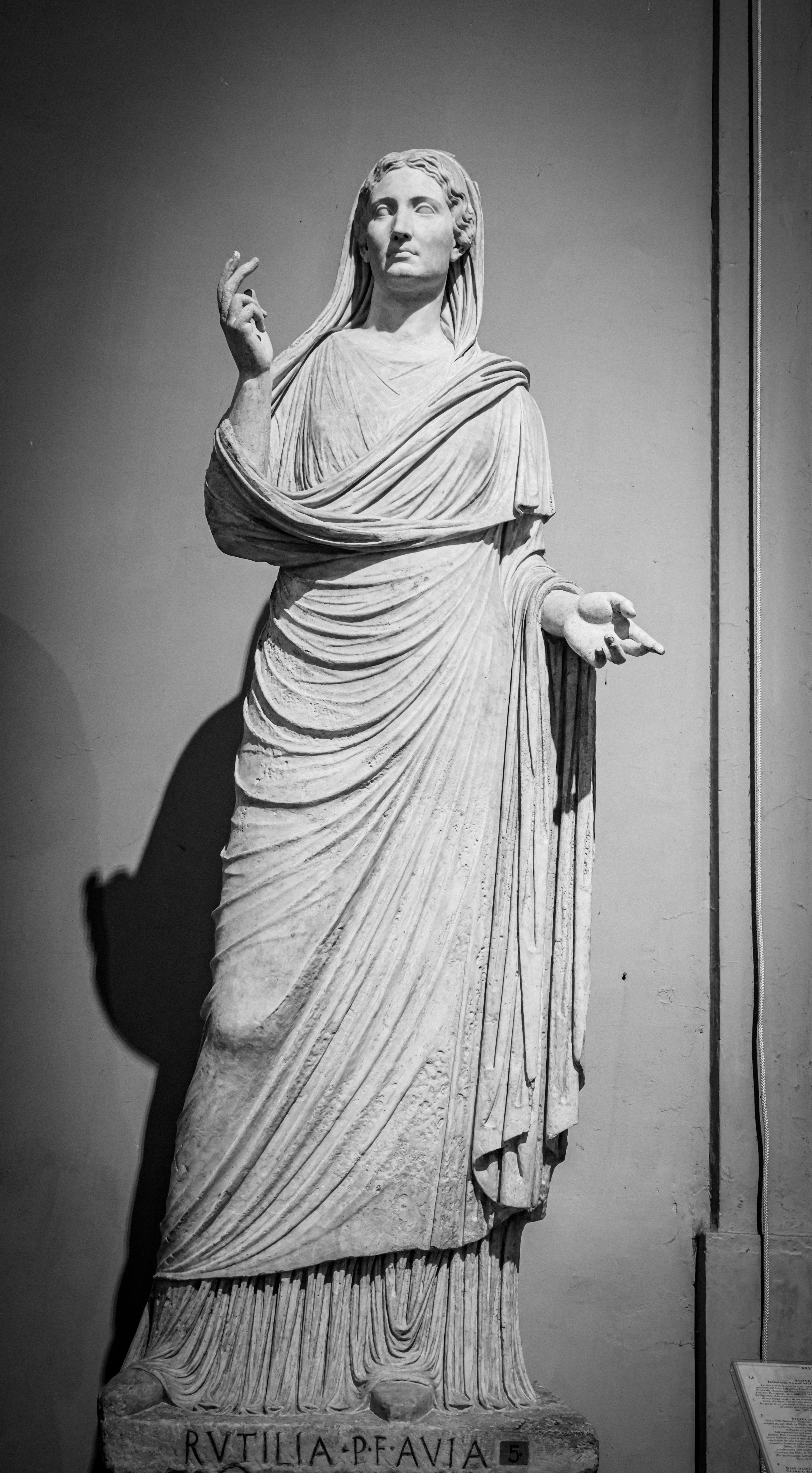 Ancient Roman Marble Statue in Black and White · Free Stock Photo