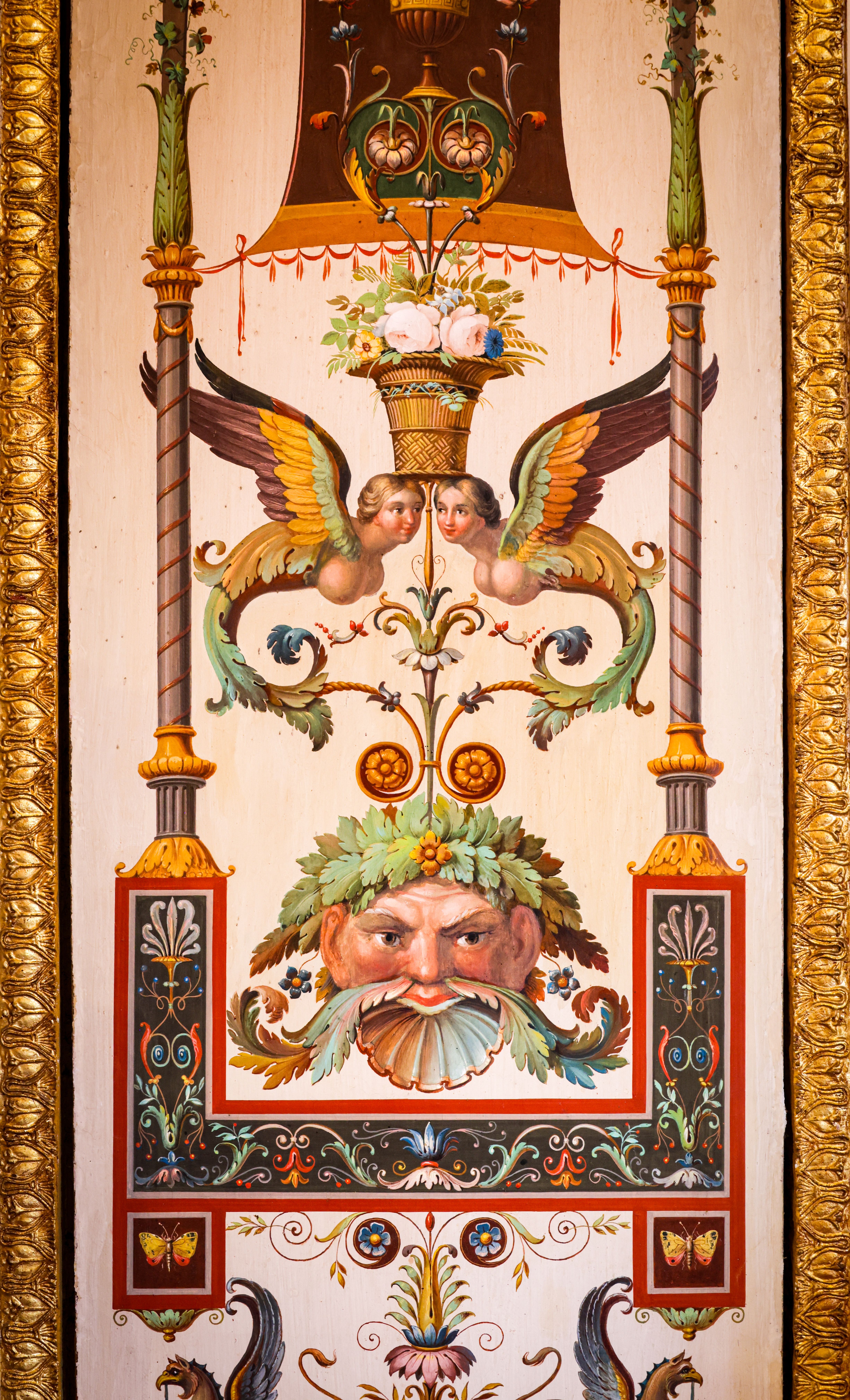 Gratuit Pictură murală romană antică detaliată cu heruvimi, decor floral și borduri ornamentate. Fotografie de stoc