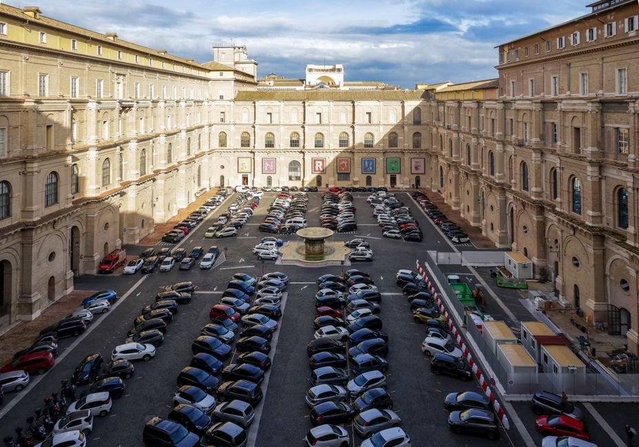 Person using Citymapper app for public transport in Rome