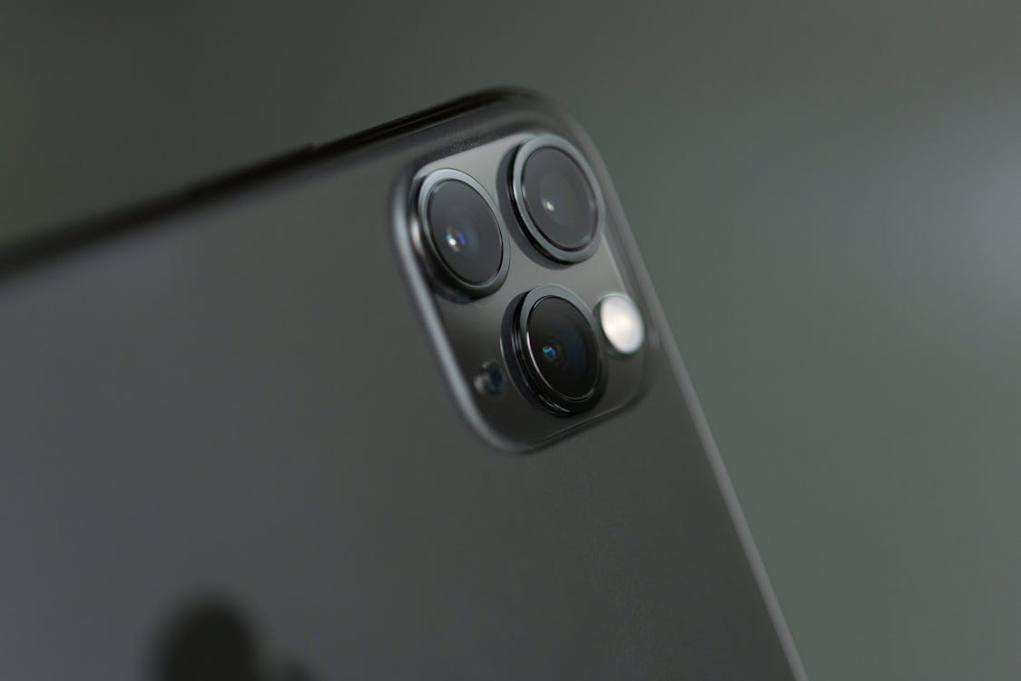 Free Close-up Phography of a Grey Iphone Xi Stock Photo