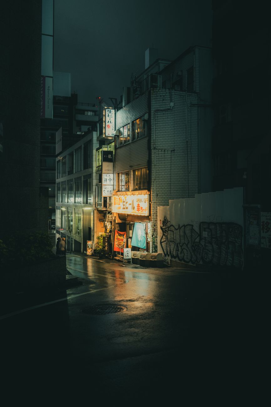 Futuristisches Nacht & Straße – Eindrucksvolles Cyberpunk-Motiv