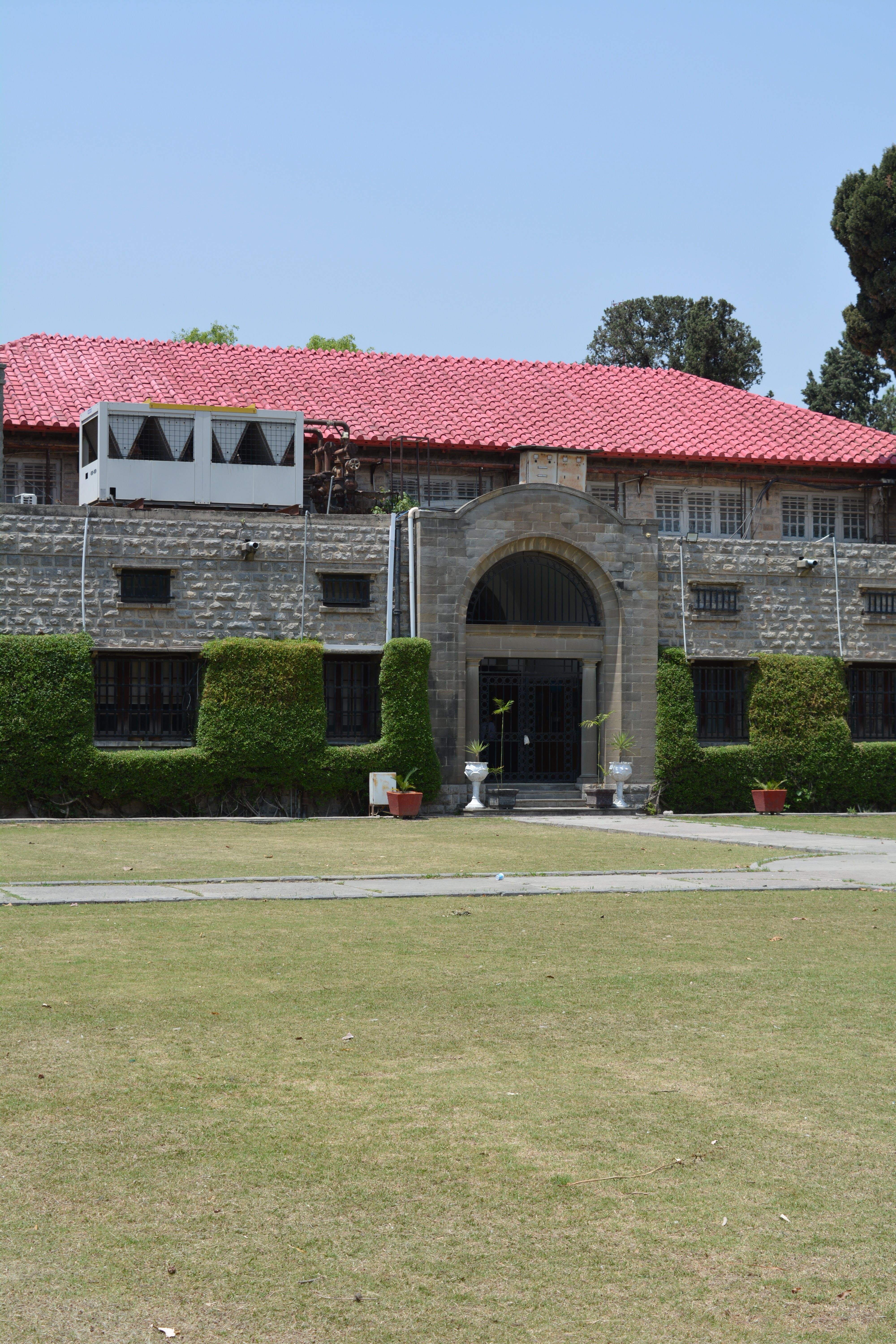 Explore the British colonial architecture of Taxila Museum, Punjab, Pakistan.