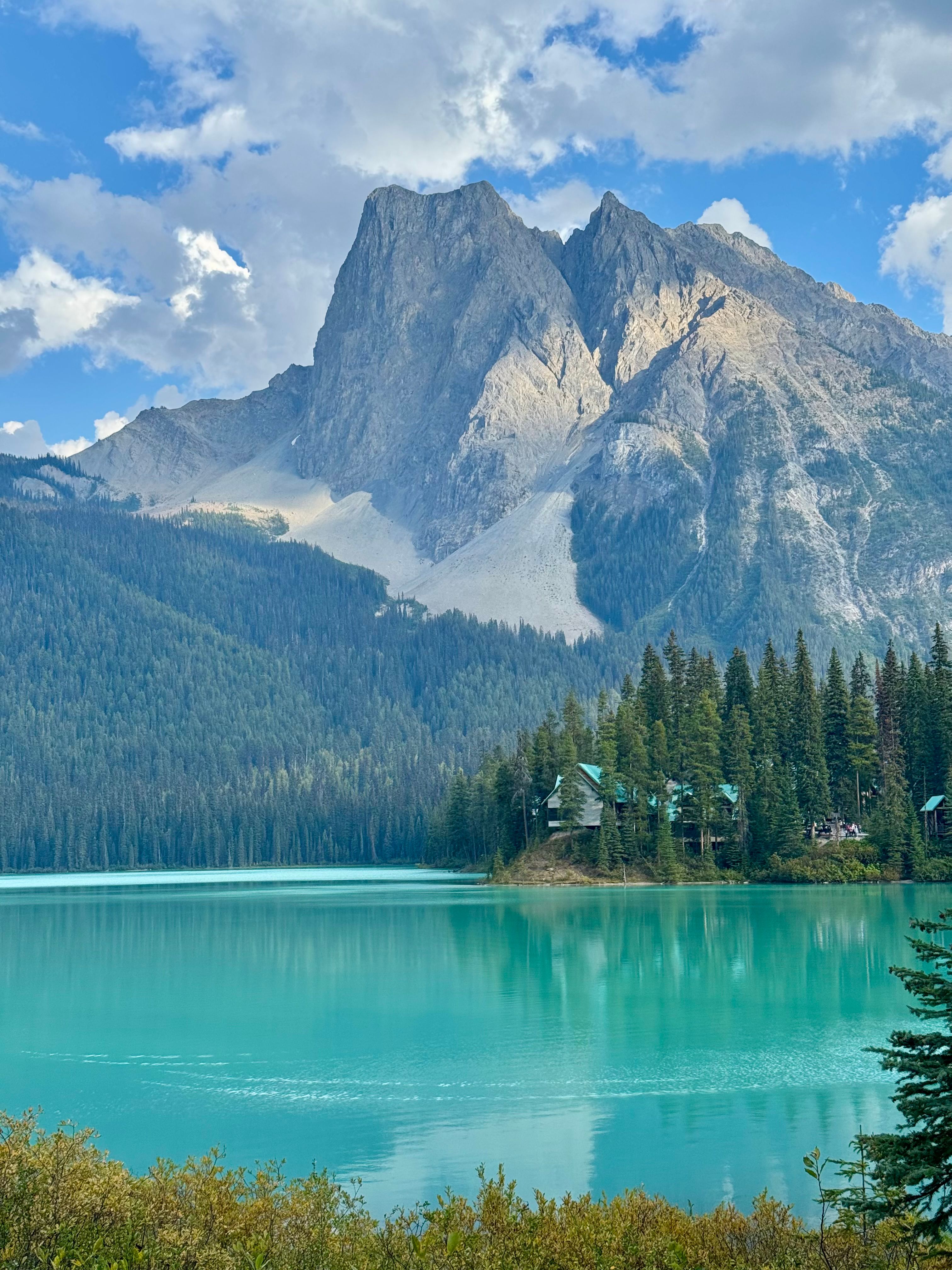 Scenic View of Emerald Lake and Mountains · Free Stock Photo