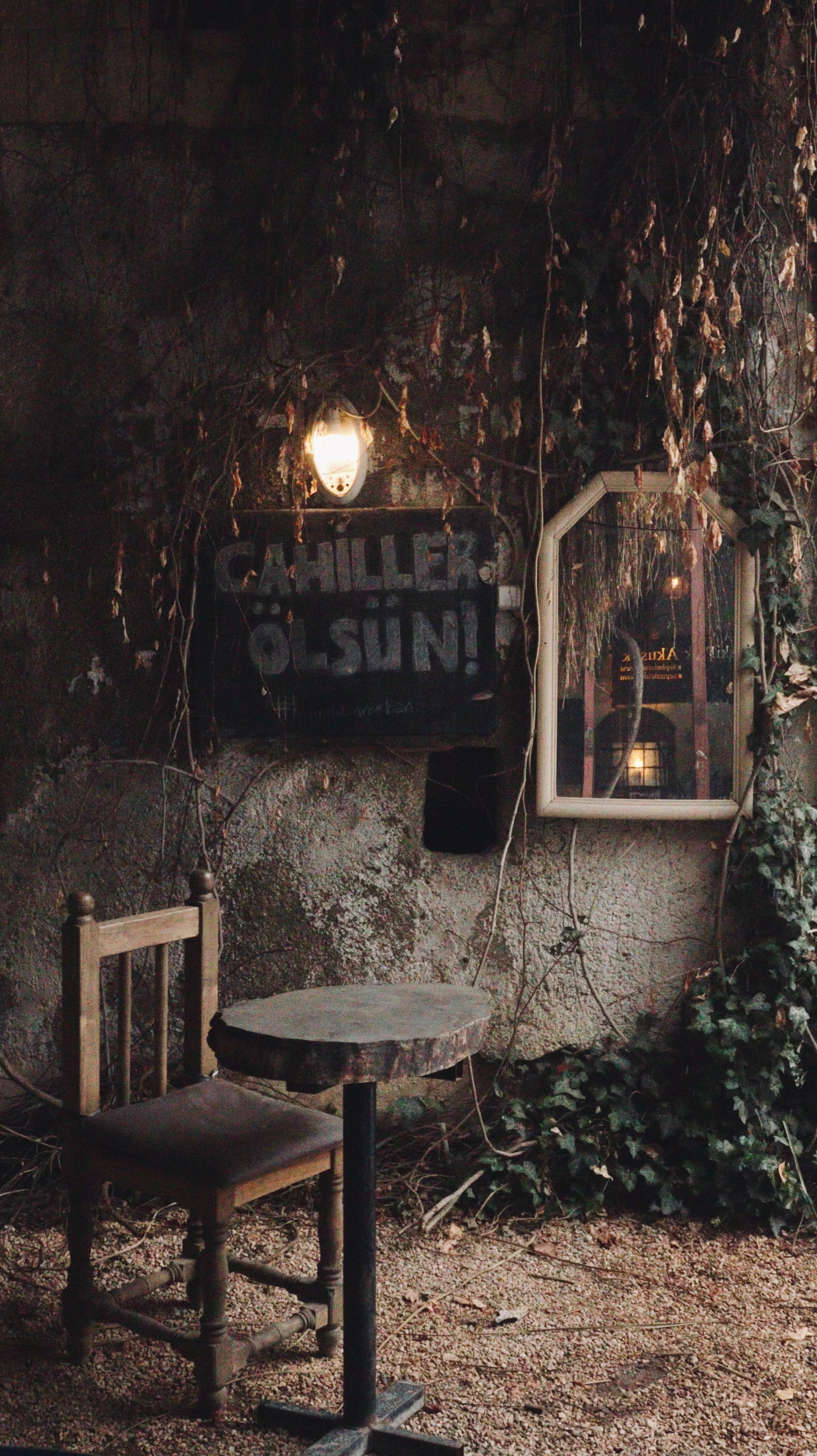 A quaint and rustic café corner in Gaziantep, Türkiye, with vintage décor and soft lighting.