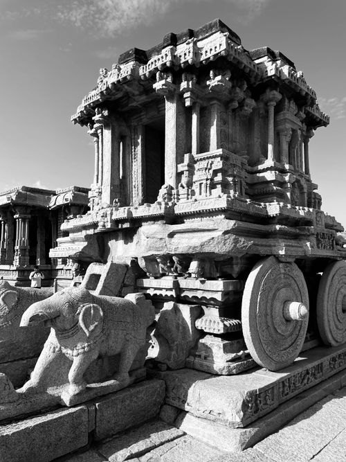 Free Black and white photo of the stone chariot at Hampi, a UNESCO World Heritage site in India. Stock Photo