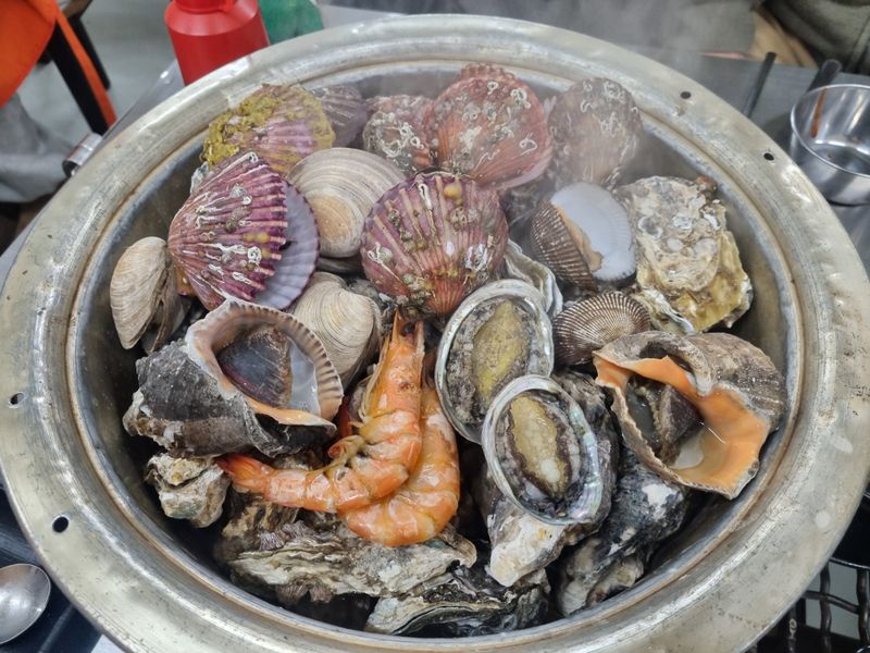 Steamed seafood platter with shellfish, photo by Seongpack Cho on Pexels