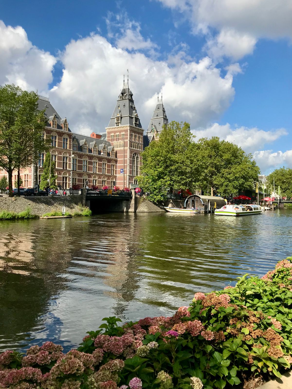 Amsterdam — City of Canals and Capital of Freedom (2)