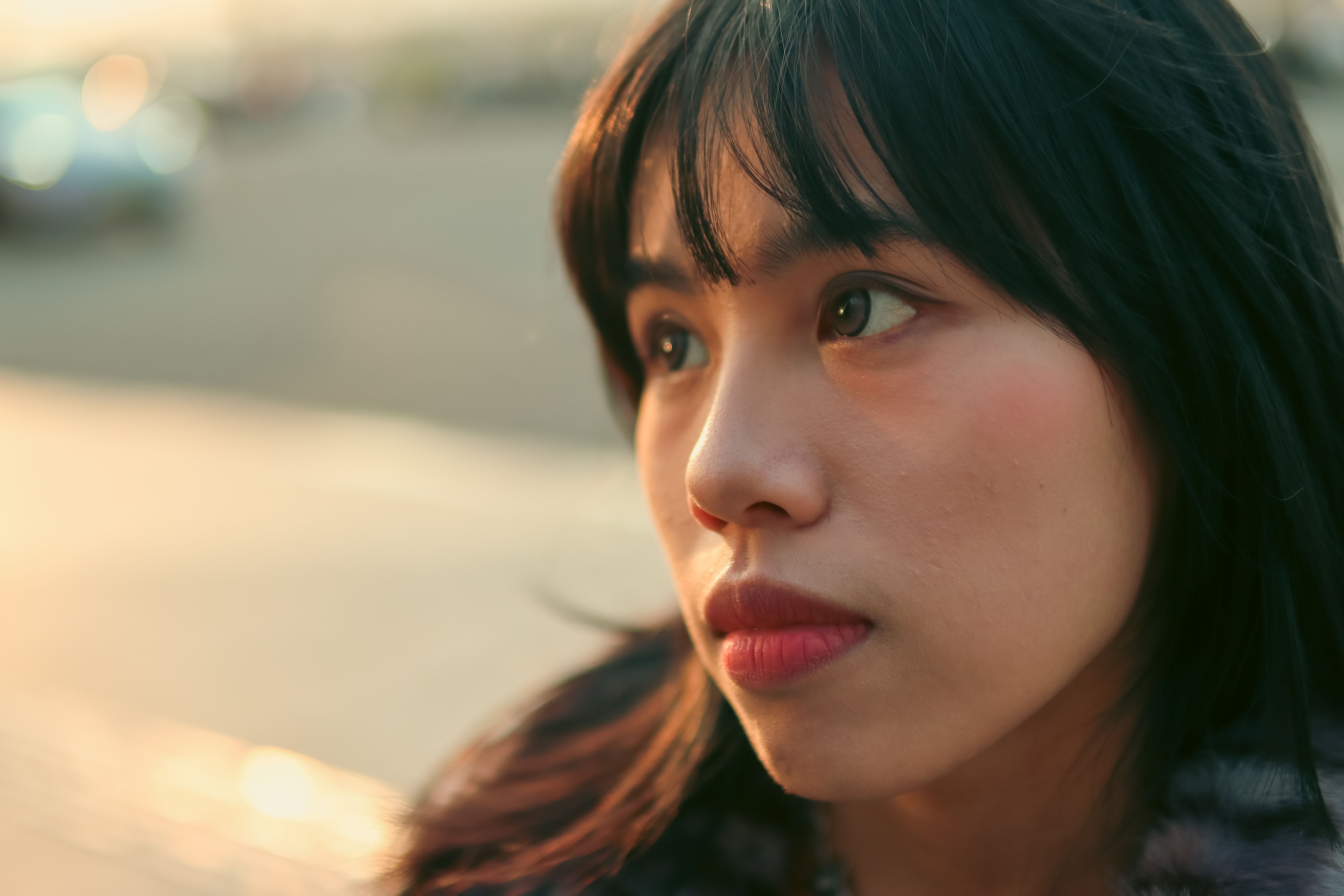 Potret close-up Kaitlin Stanaitis dengan ekspresi emosional