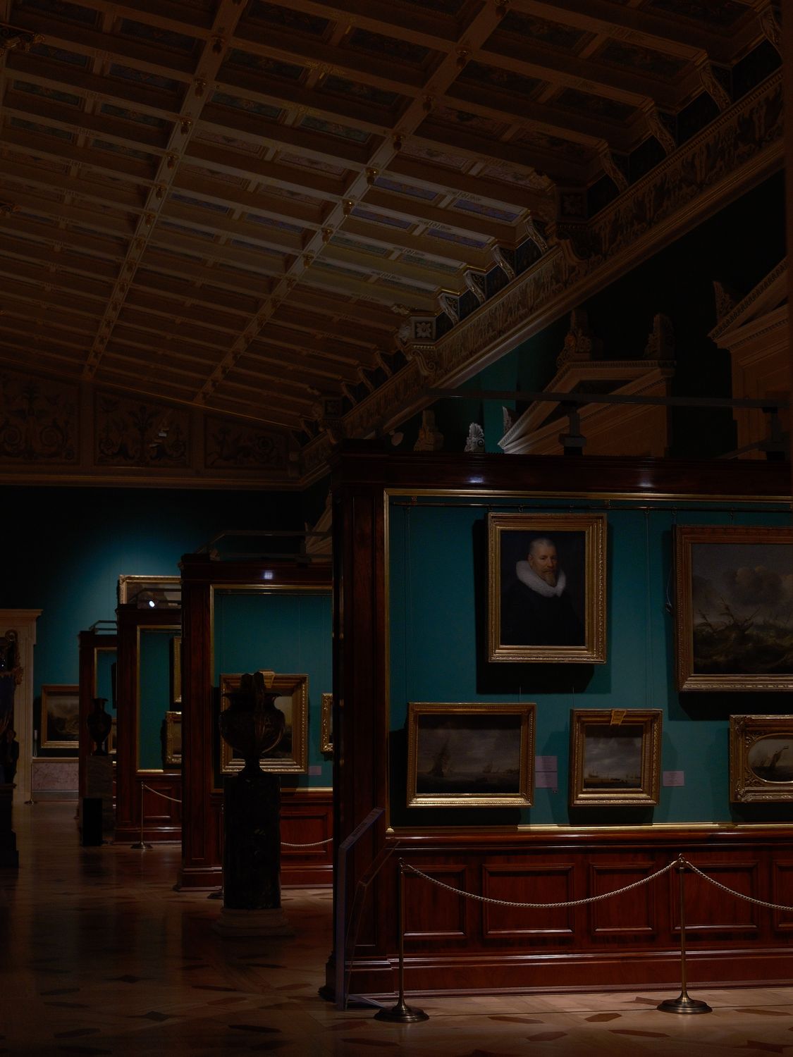 Elegant Art Gallery Interior with Paintings · Free Stock Photo