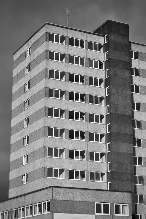 Free Black and white photo of a modern high-rise building showcasing urban architecture. Stock Photo