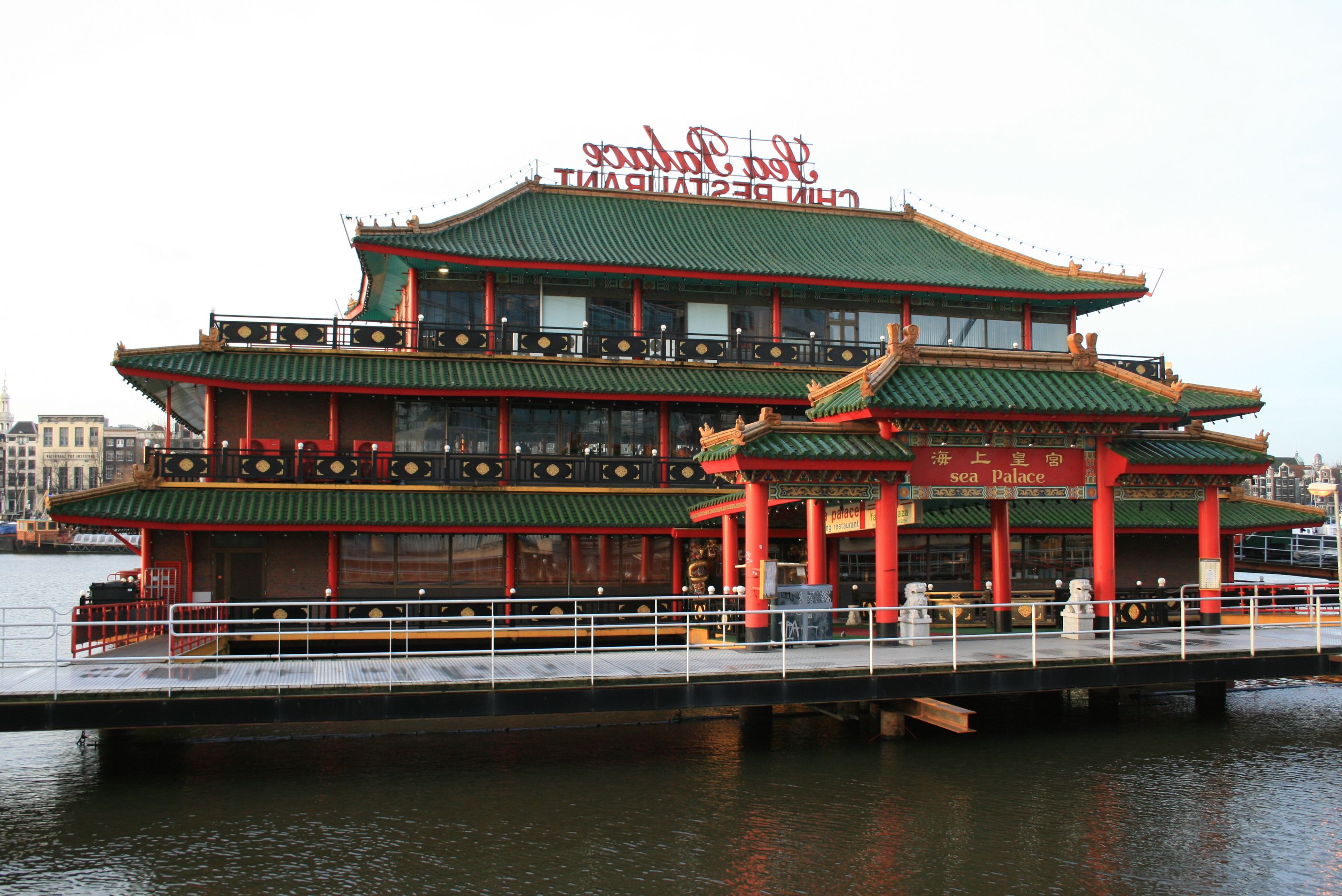 伦敦网红水上餐厅突遭关闭：曾被誉为最佳新店，华人食客惋惜不已！