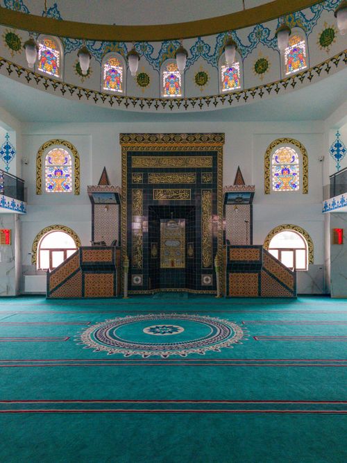 Free A beautifully ornate mosque interior in Palu, Türkiye featuring detailed Islamic art. Stock Photo