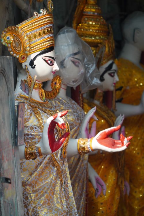Free Beautiful Saraswati idols crafted for Puja in Kolkata's Kumartuli district. Vibrant colors and traditional attire. Stock Photo