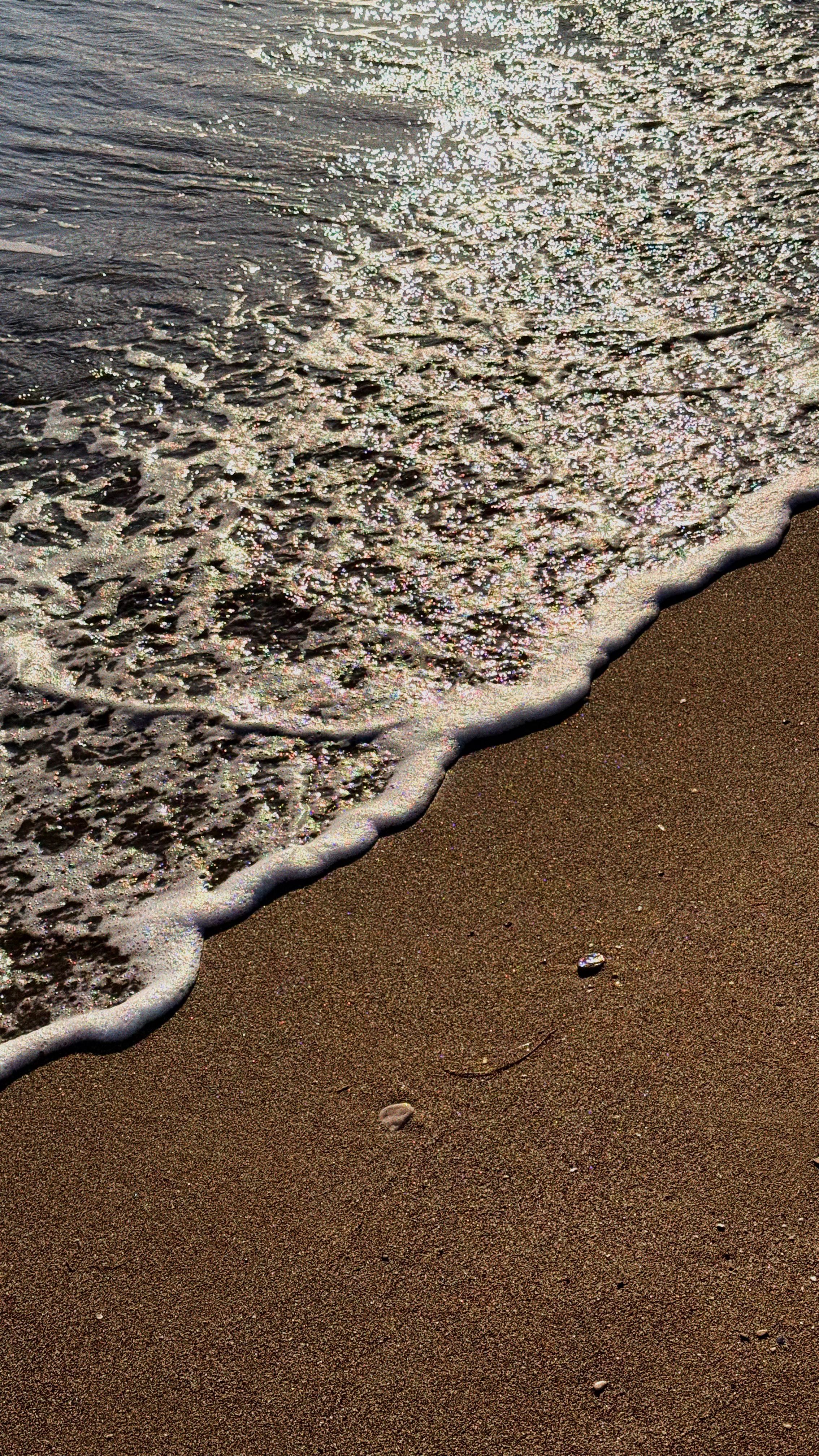Serene Beach Waves on Golden Sand · Free Stock Photo