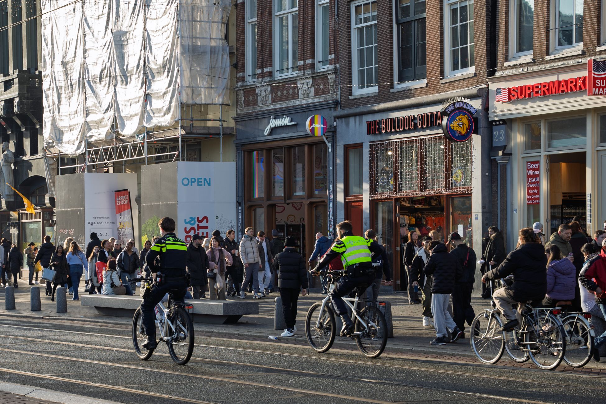 Grote bedrijven schrappen banen in de regio