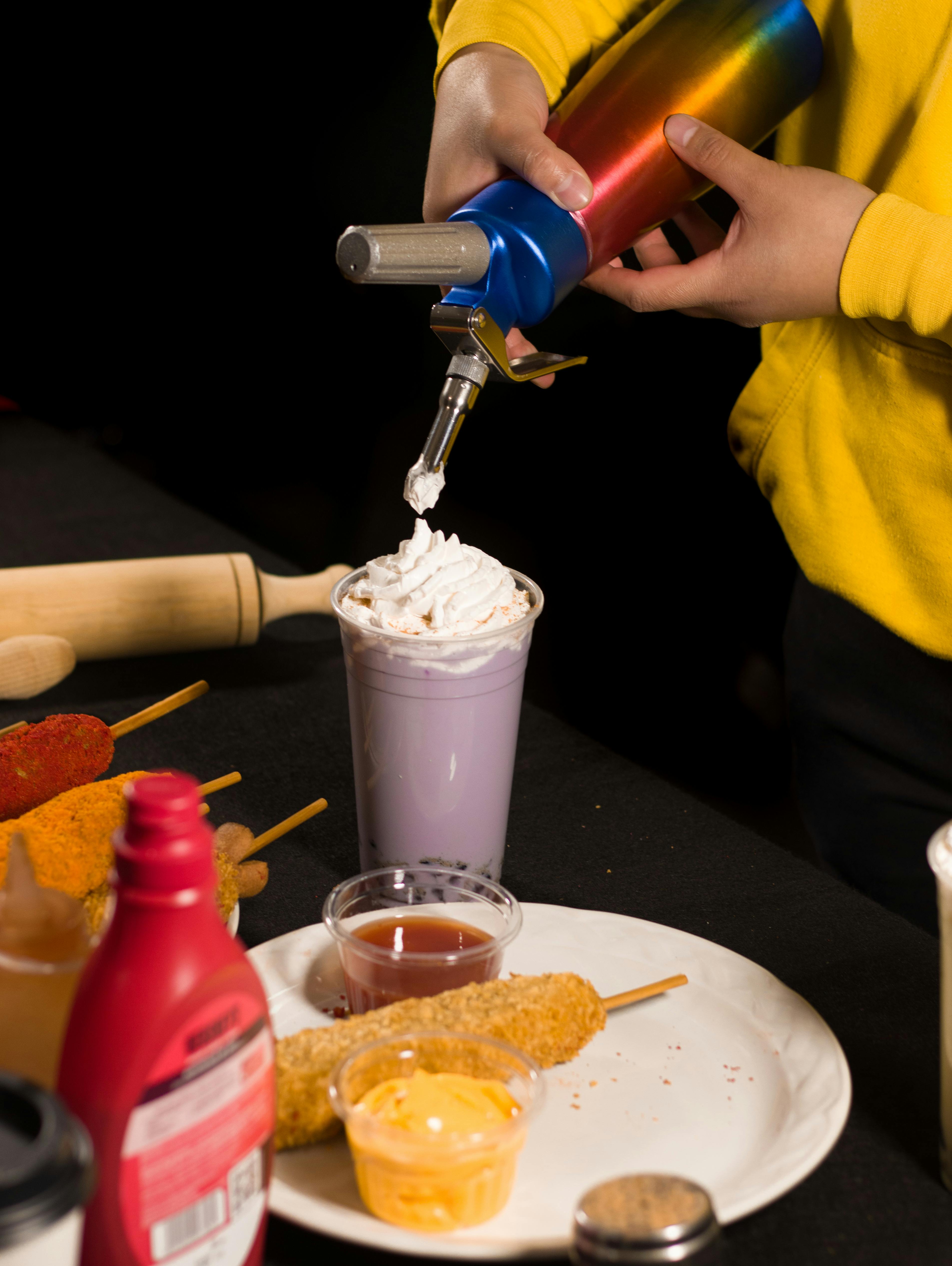 Kostenlos Kostenloses Stock Foto zu appetizer, behandeln, bunter siphon Stock-Foto