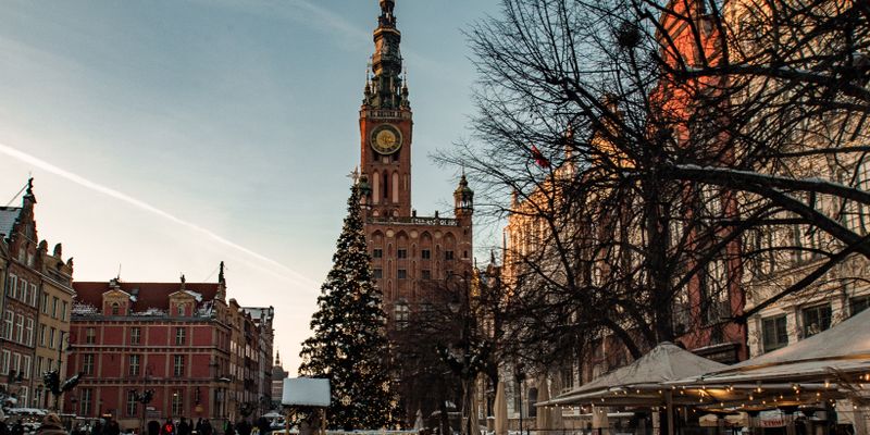 La plaza histórica de Gdansk en invierno