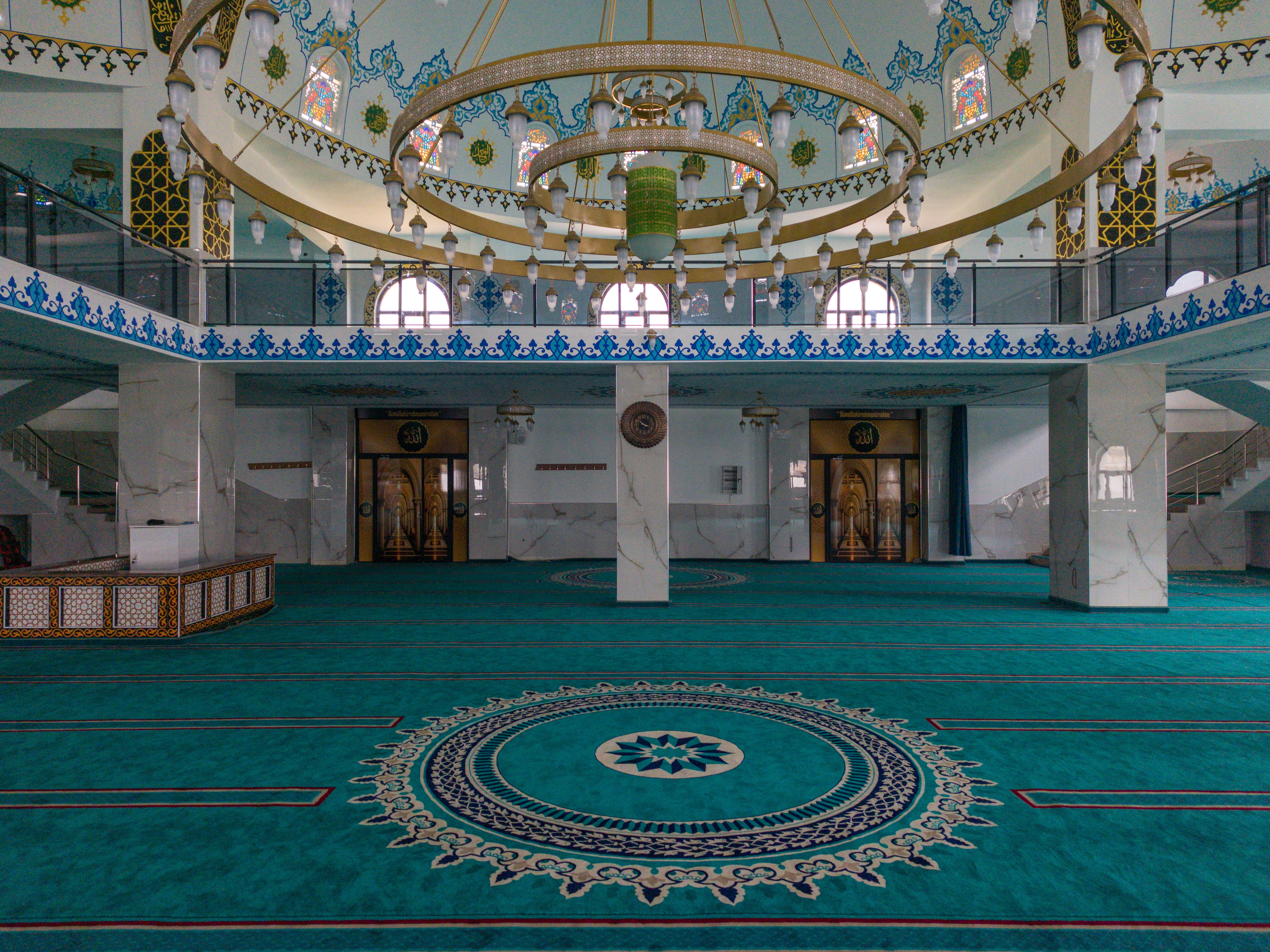 Mosque Interior with Red and Green Carpet · Free Stock Photo