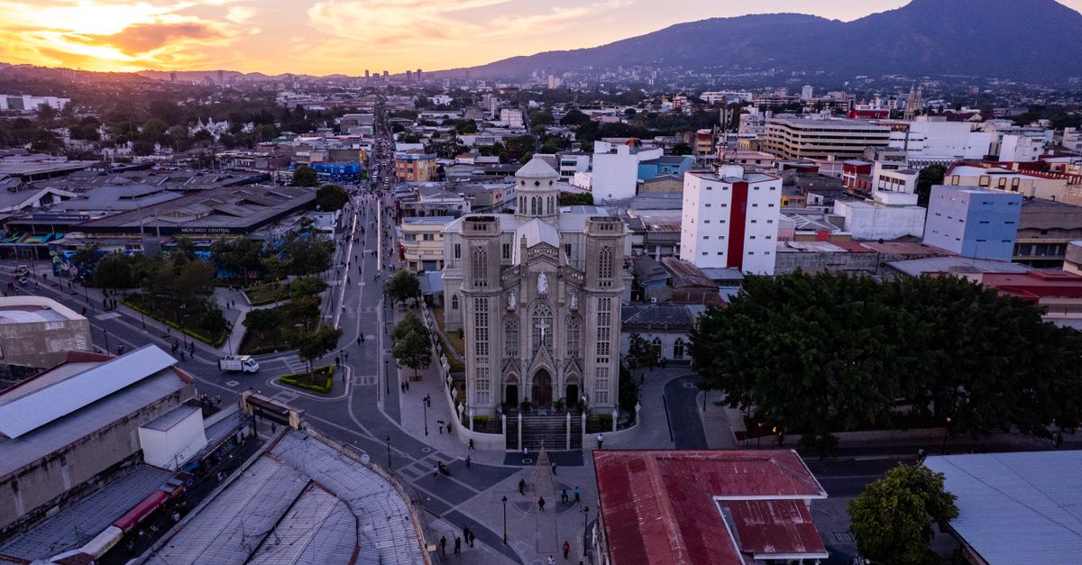 Ola de calor persistirá en El Salvador con tardes y noches sofocantes Ola de calor persistirá en El Salvador con tardes y noches sofocantes