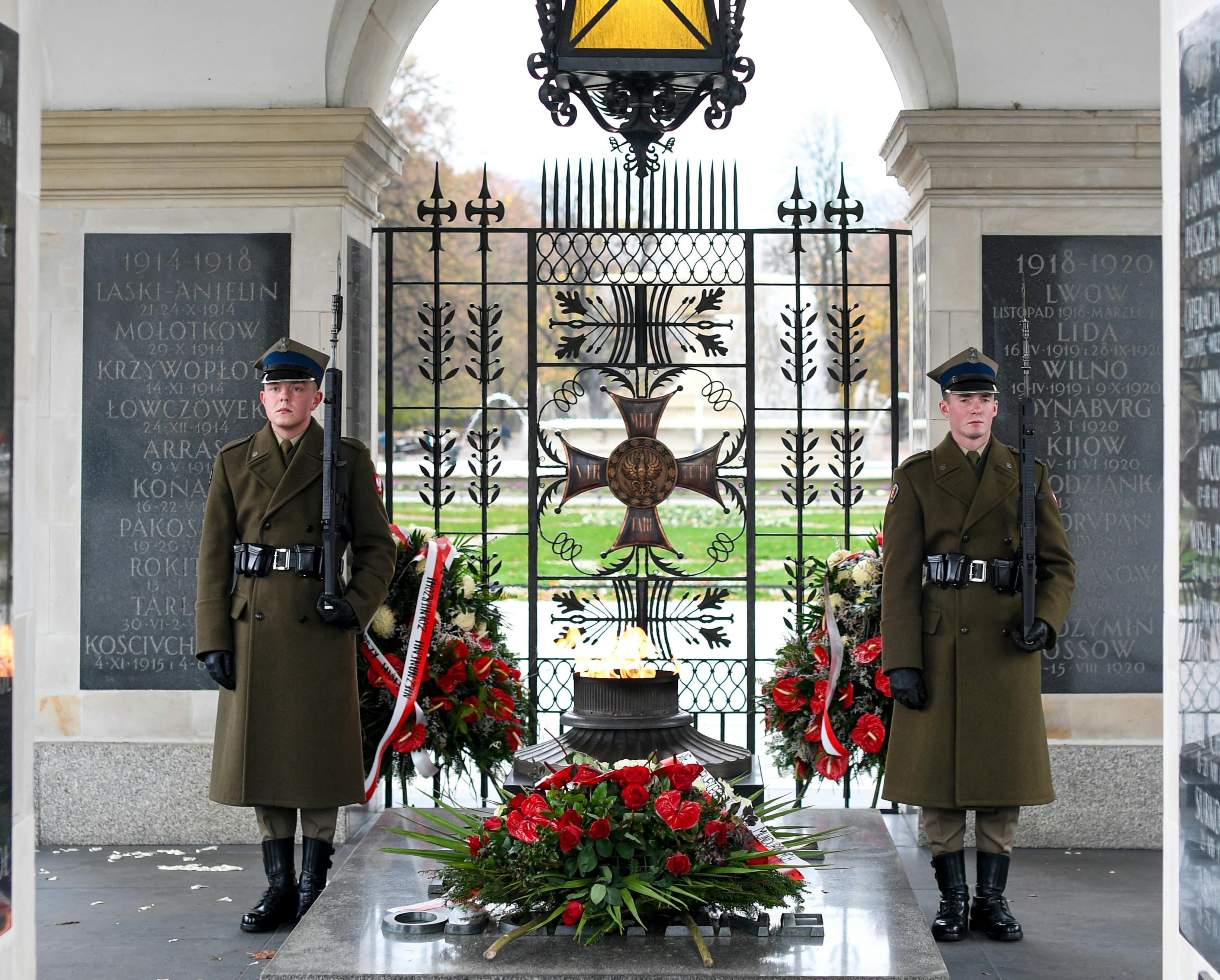 Two soldiers stand guard at Warsaw's Tomb of the Unknown Soldier, honoring the fallen with reverence and discipline.