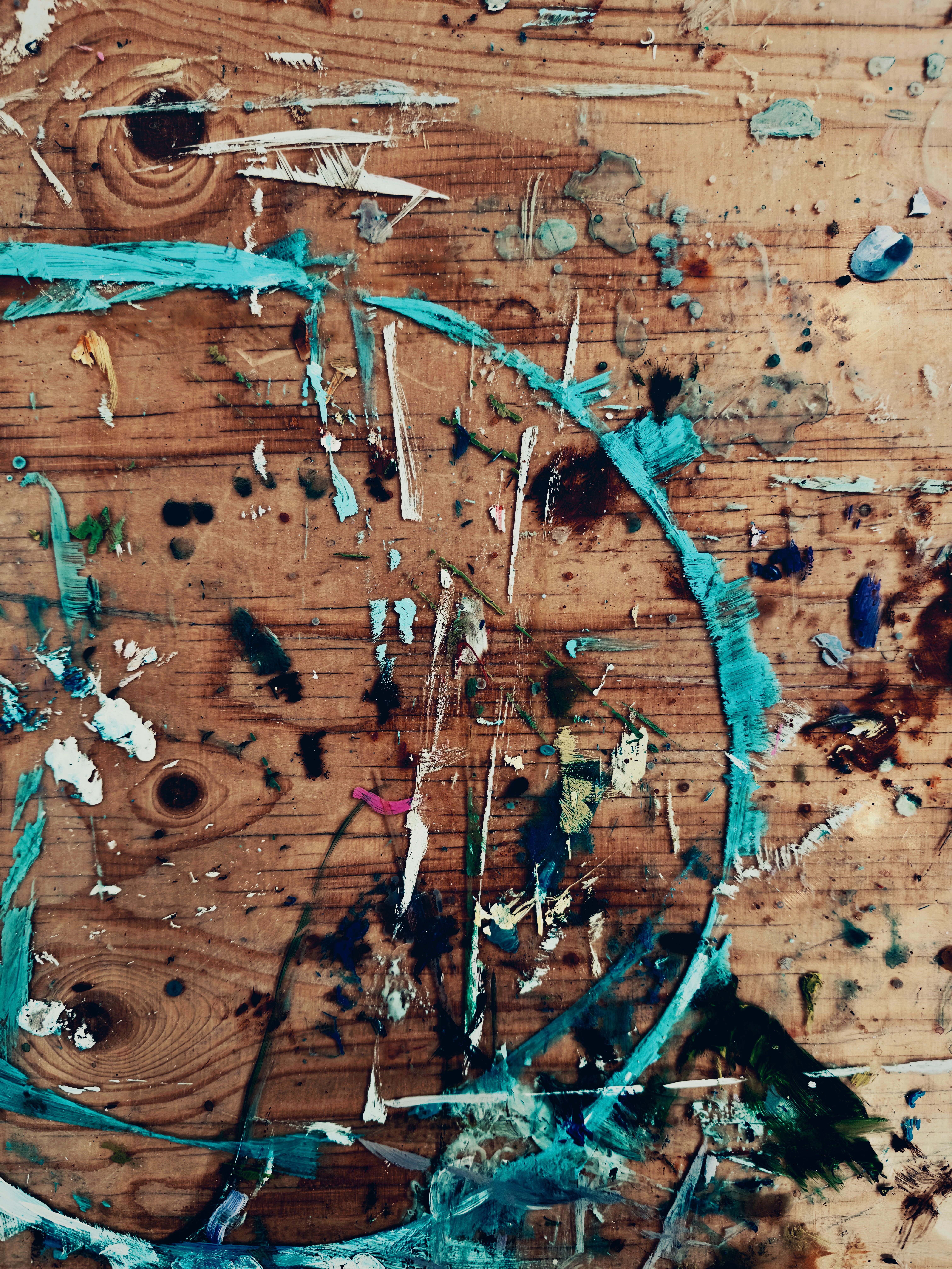 Abstract Paint Splatter on Wooden Surface · Free Stock Photo