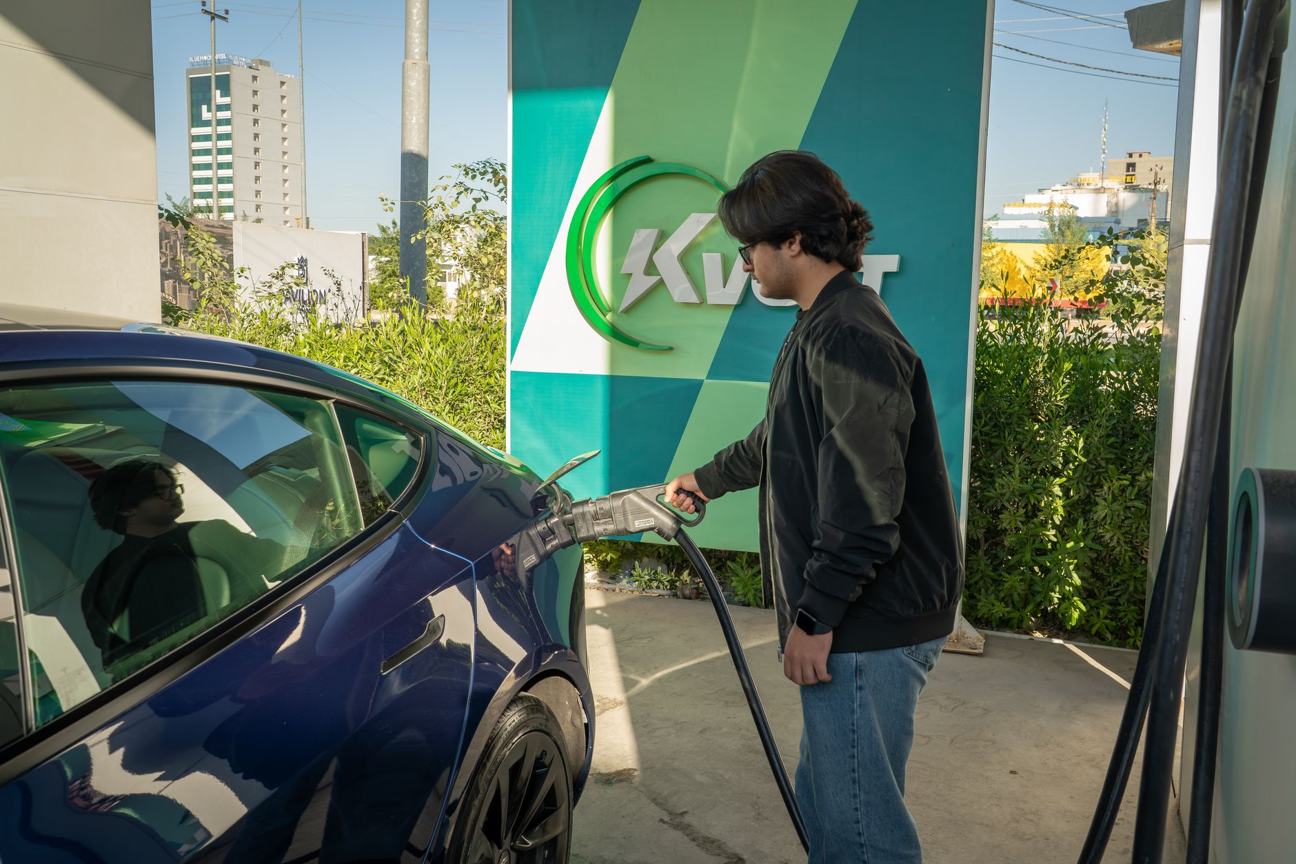 Estaciones Solares con Cargadores Eléctricos en Argentina