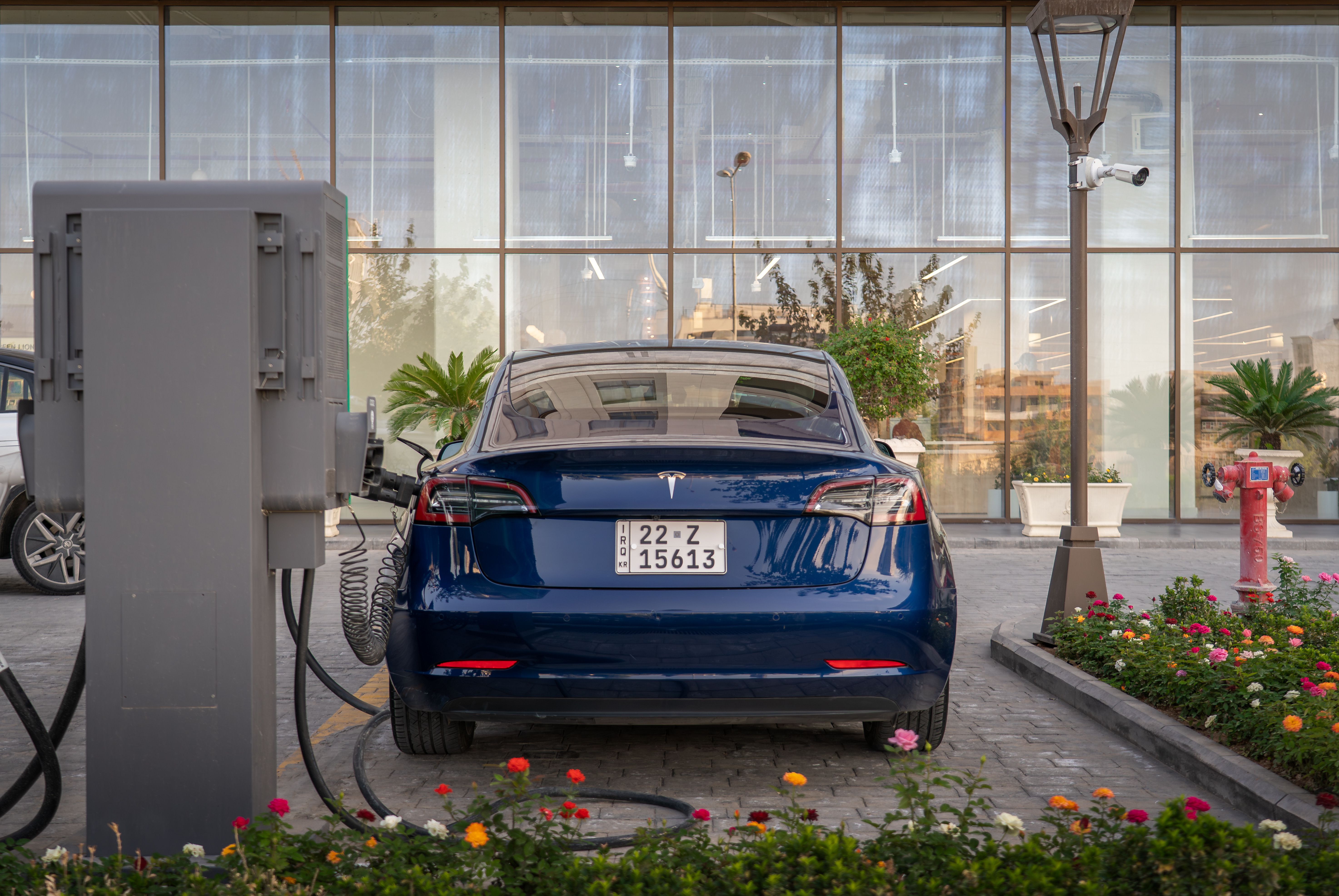 Model S 充满运动感的动态抓拍，速度的视觉证明！