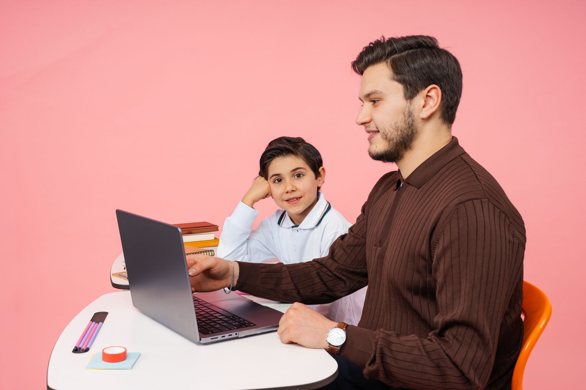 Como Ganhar Dinheiro Ensinando IA para Quem Não Entende Nada de Tecnologia