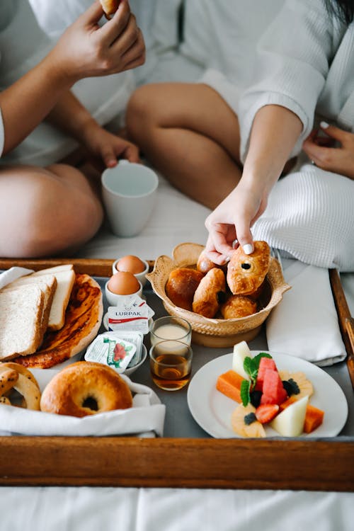 Gratis Par Desayunar En La Cama Foto de stock