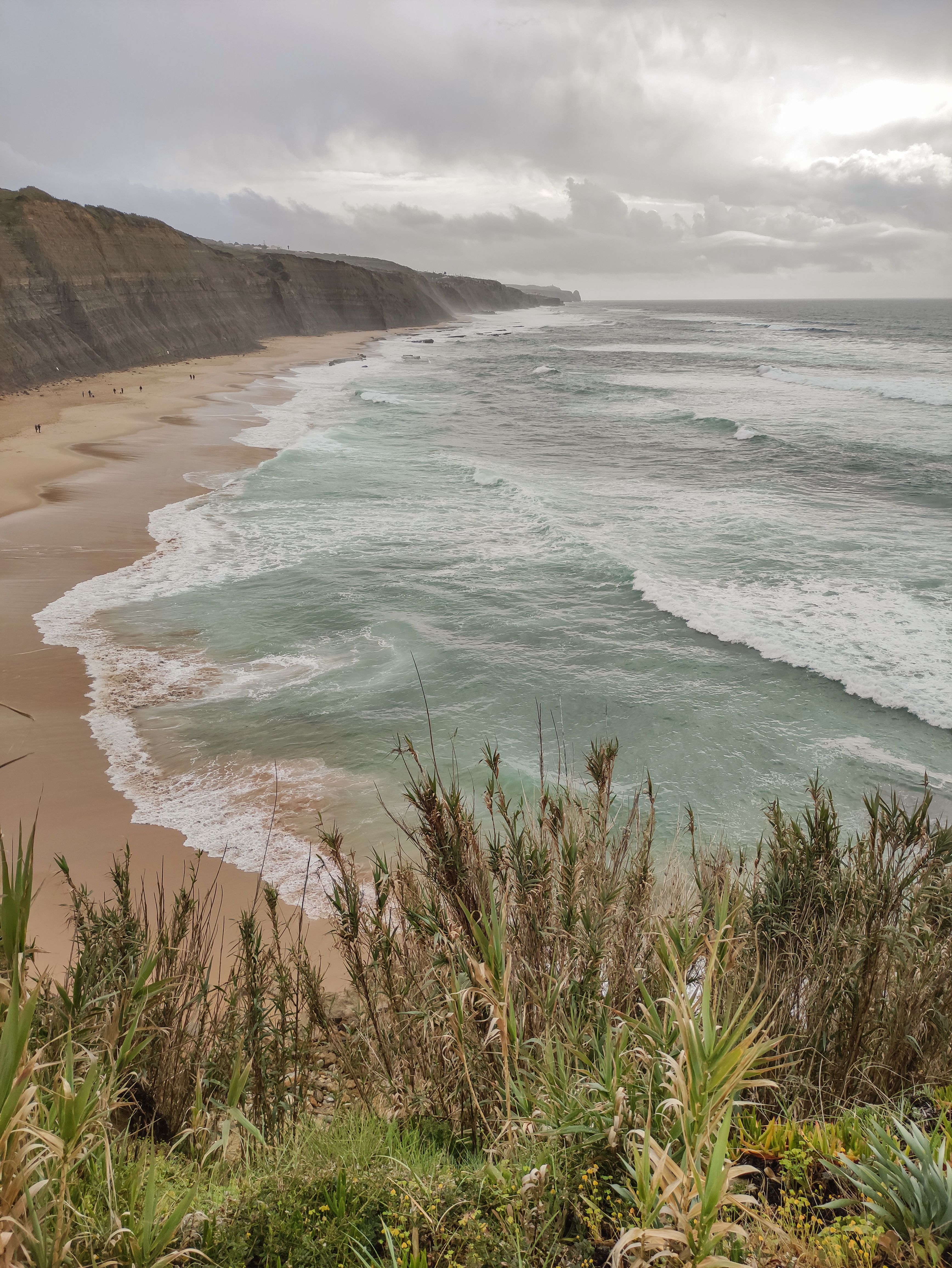 Dieser portugiesische Strand verbirgt ein Geheimnis, das weiterhin Tausende anzieht