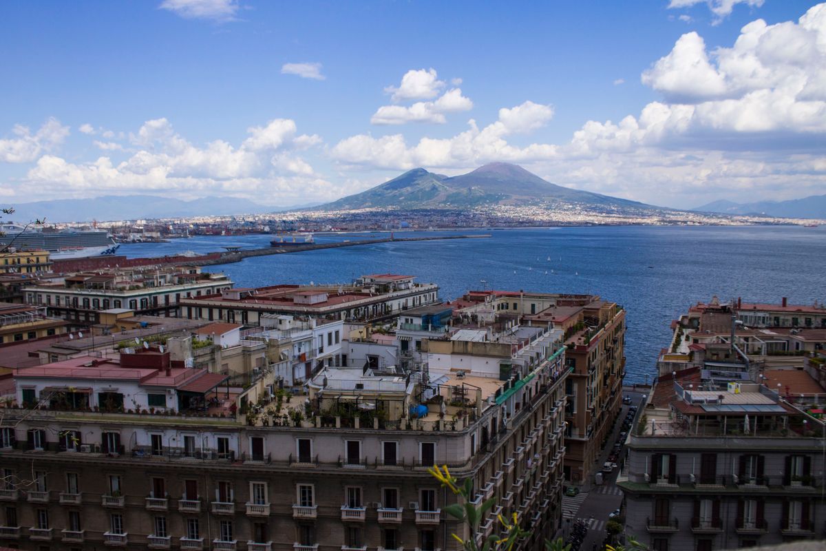 Unde te cazezi în Napoli - Lungomare și Vezuviu