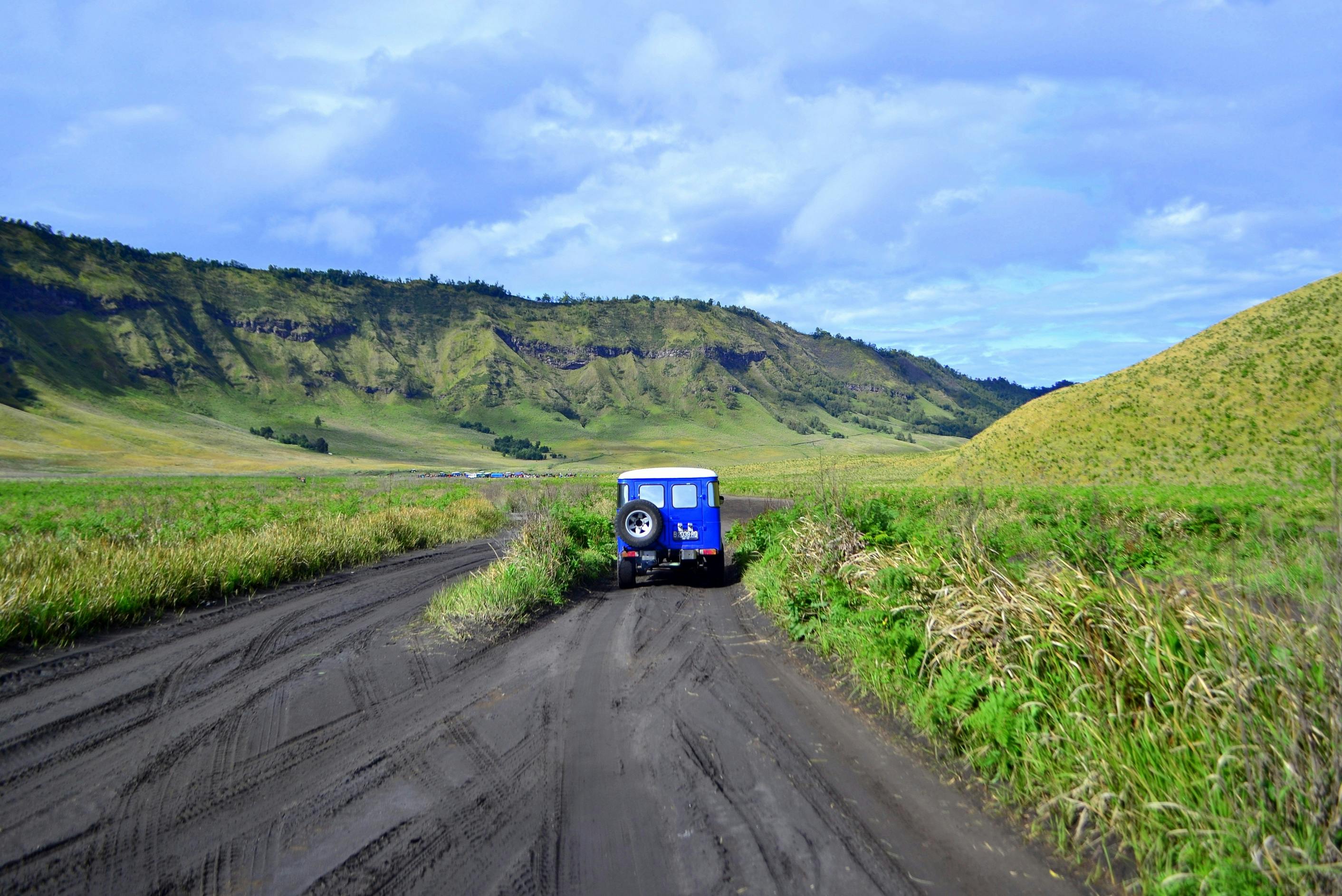 Spacious SUV for Family Adventures car rental in Lombok