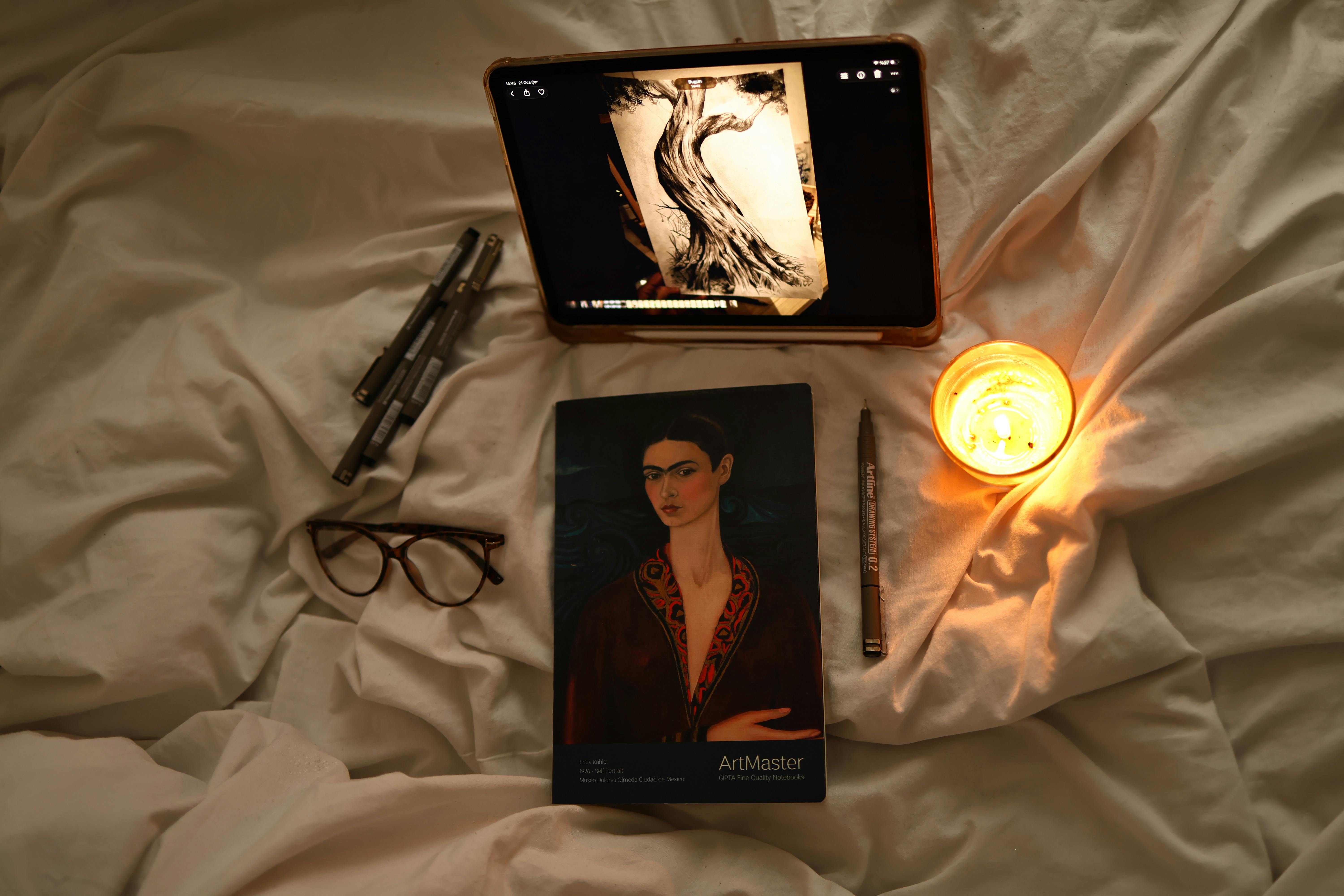 starting a short creative session without setup friction notebook pen sketchbook lifestyle photo 2
