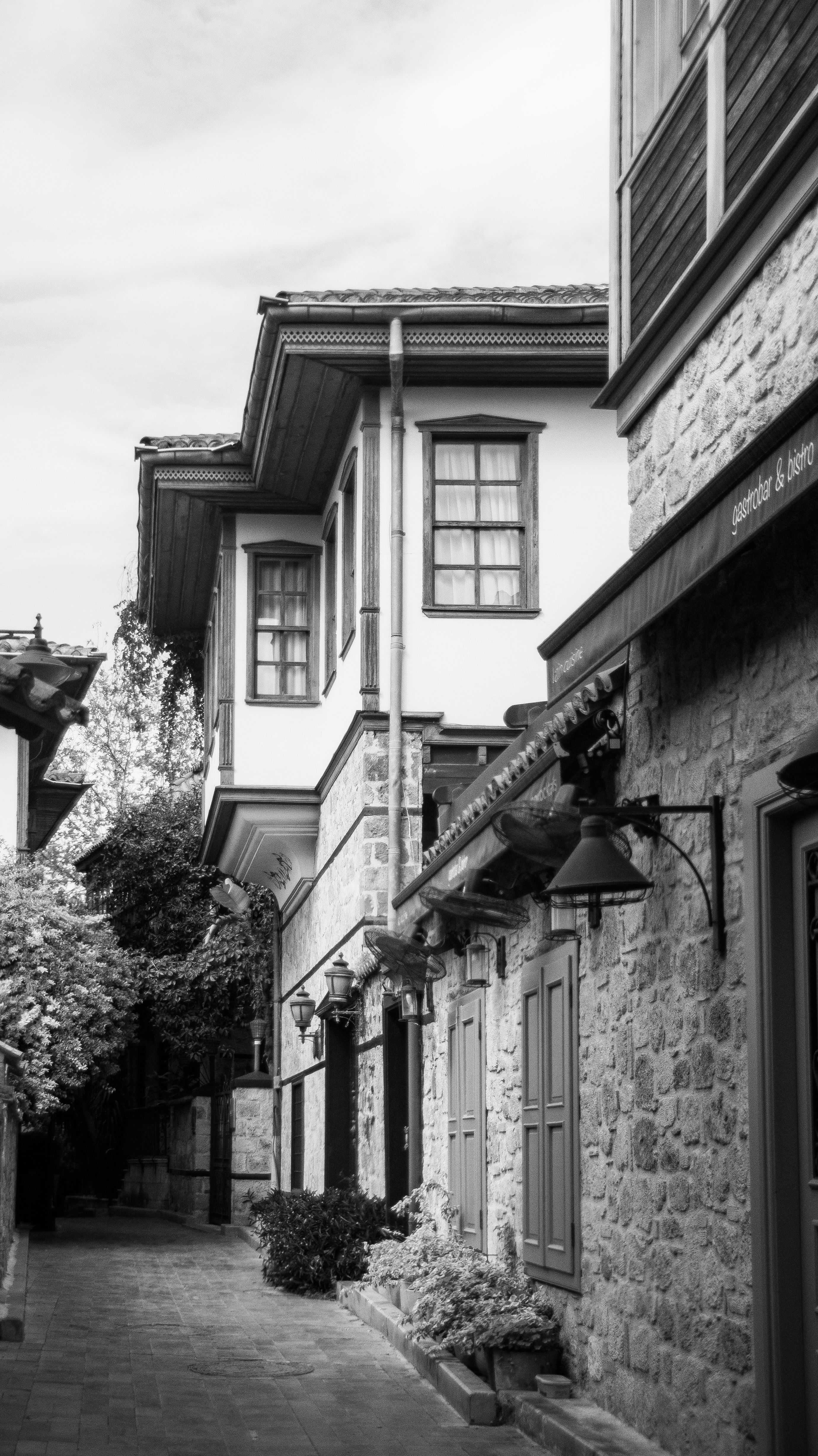 Charming Black and White Historic Street · Free Stock Photo