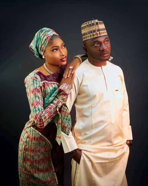 Free Portrait of a couple wearing traditional Nigerian clothing, expressing cultural elegance. Stock Photo