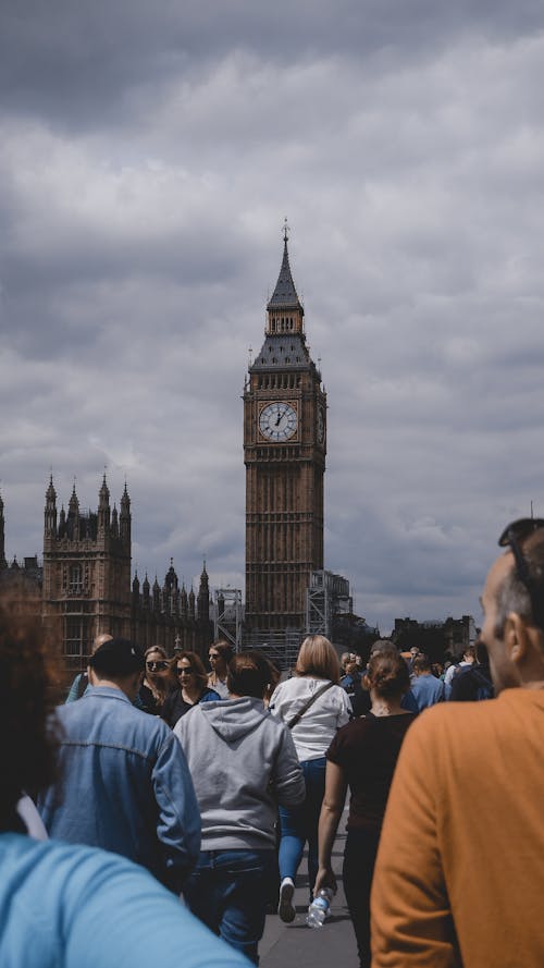 Foto Van Big Ben Onder Bewolkte Hemel