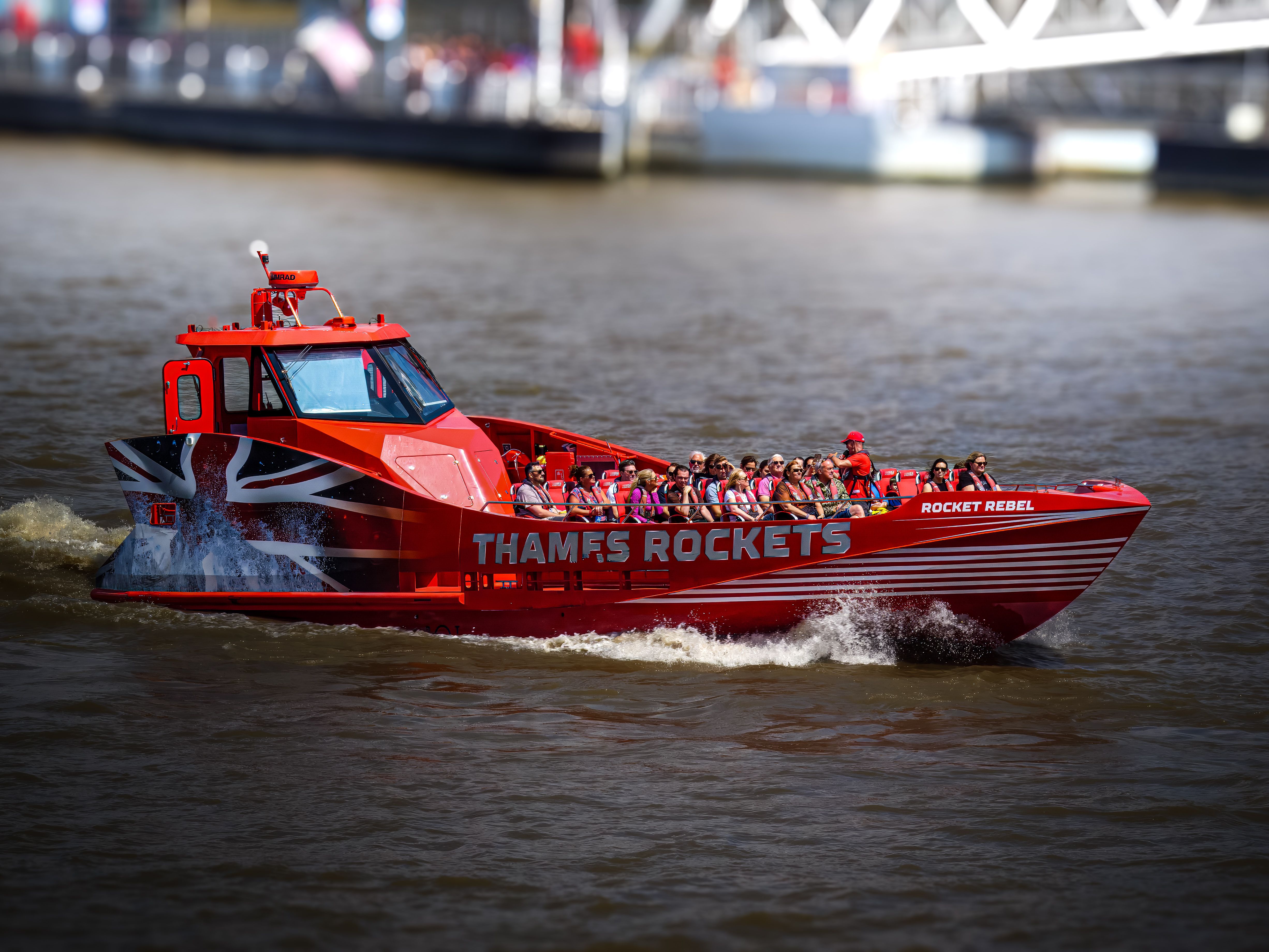 Exciting Thames Rockets Boat Tour on River · Free Stock Photo