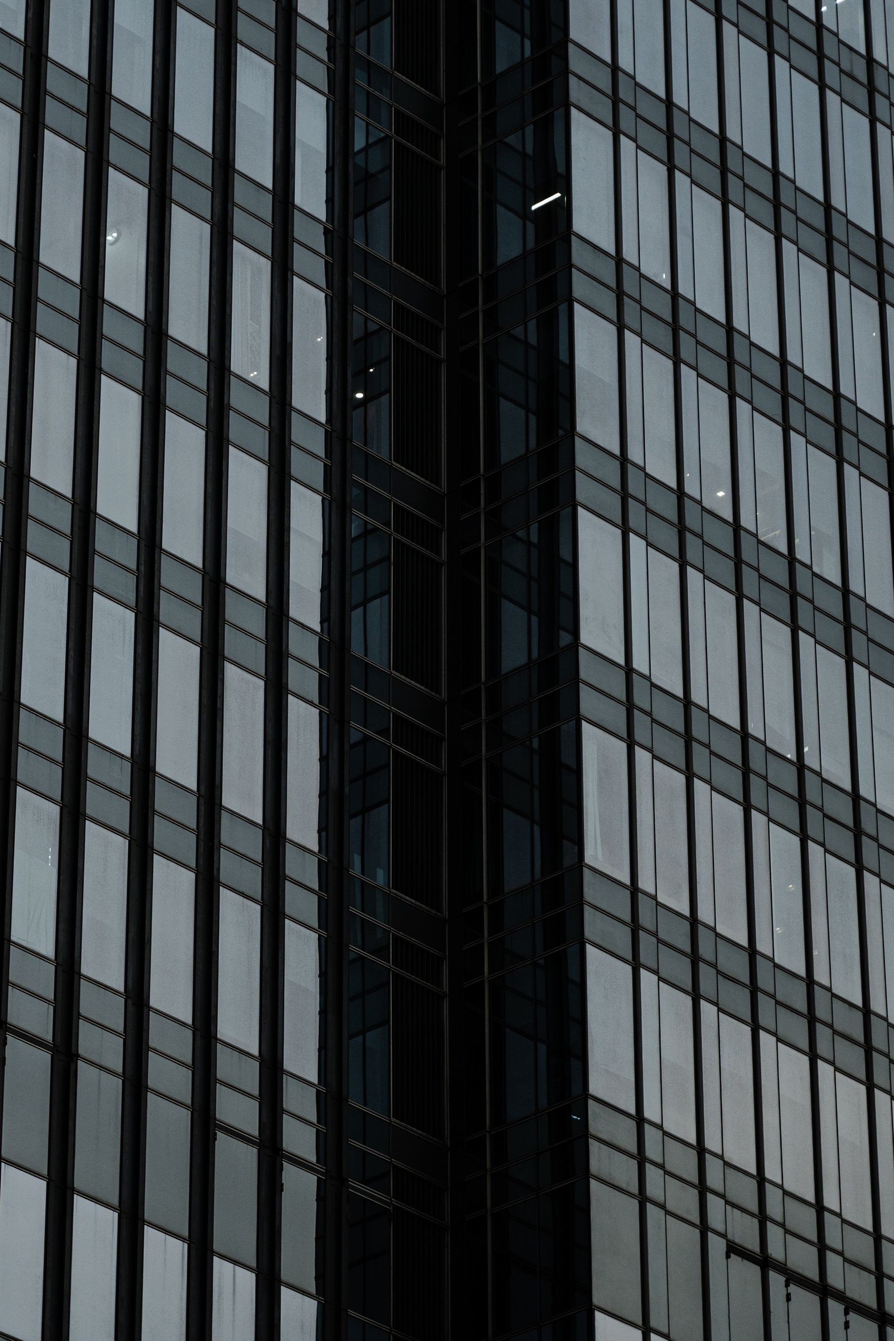 Modern Urban Skyscraper Glass Facade · Free Stock Photo