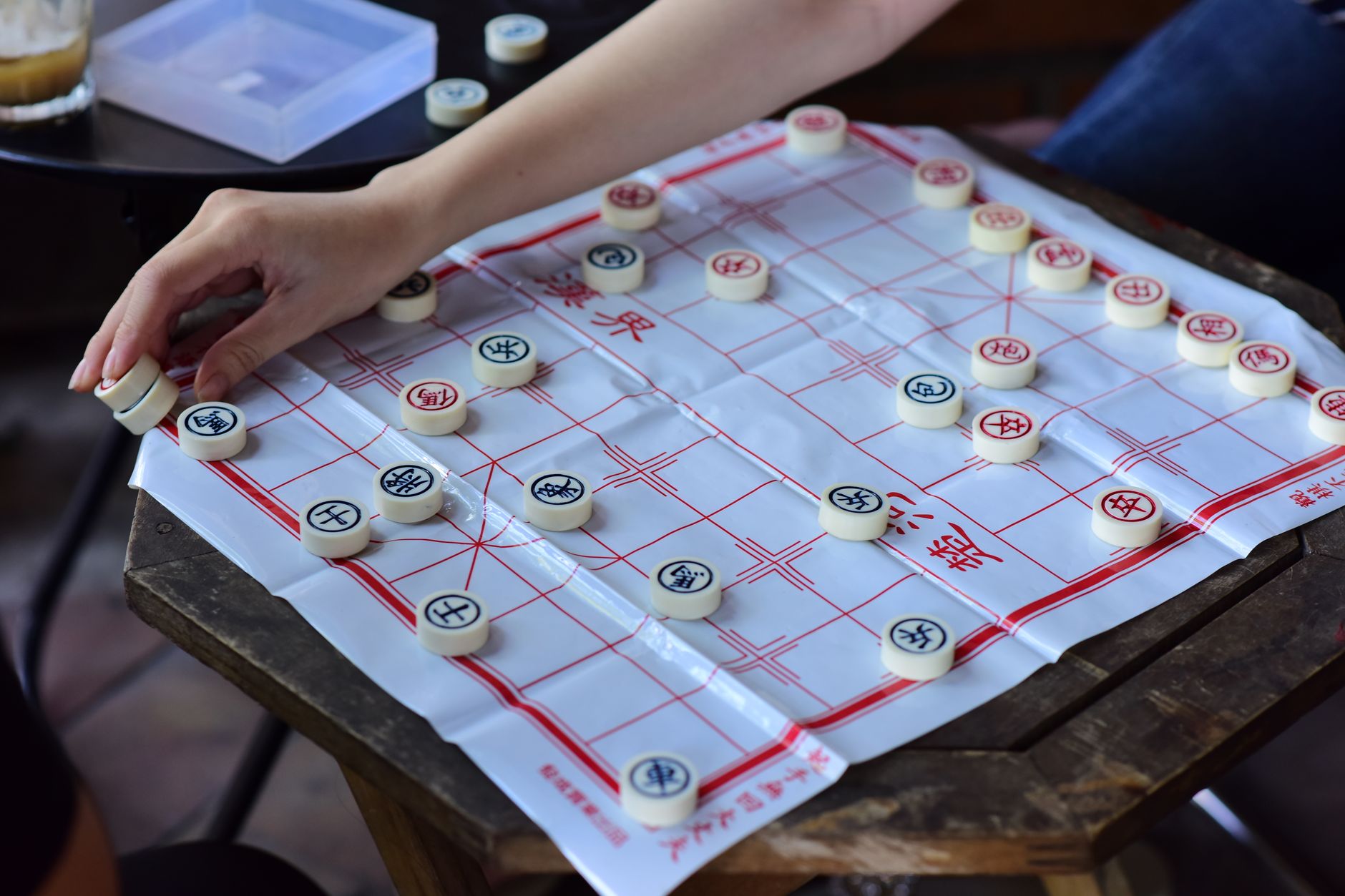 World Cup tactical board showing group-stage qualification scenarios, arrows, rankings, and match schedules