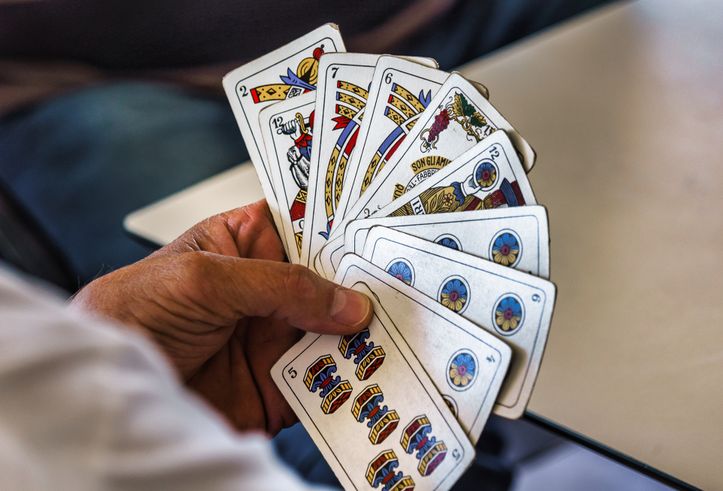 Online Casino: Spielautomaten und Live-Spiele im Überblick
