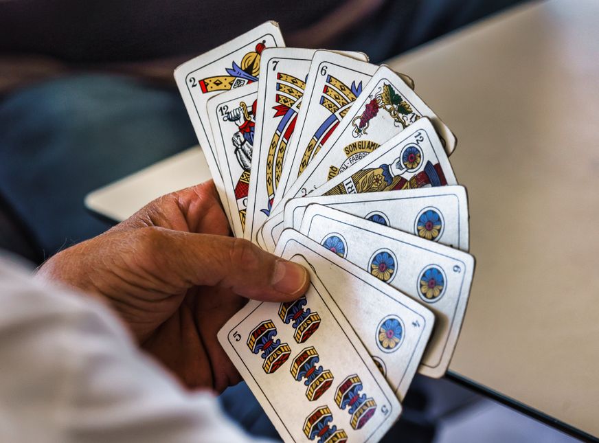 Online Casino: Spielautomaten und Live-Spiele im Überblick