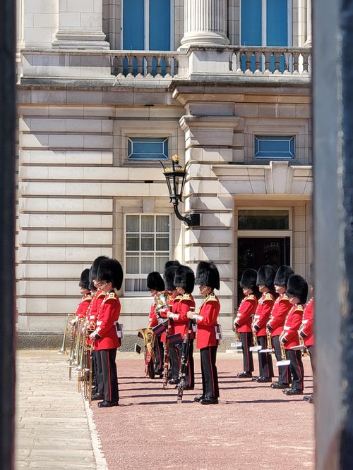 Free Guards in ceremonial uniforms at Buckingham Palace, London during the changing of the guard ceremony. Stock Photo