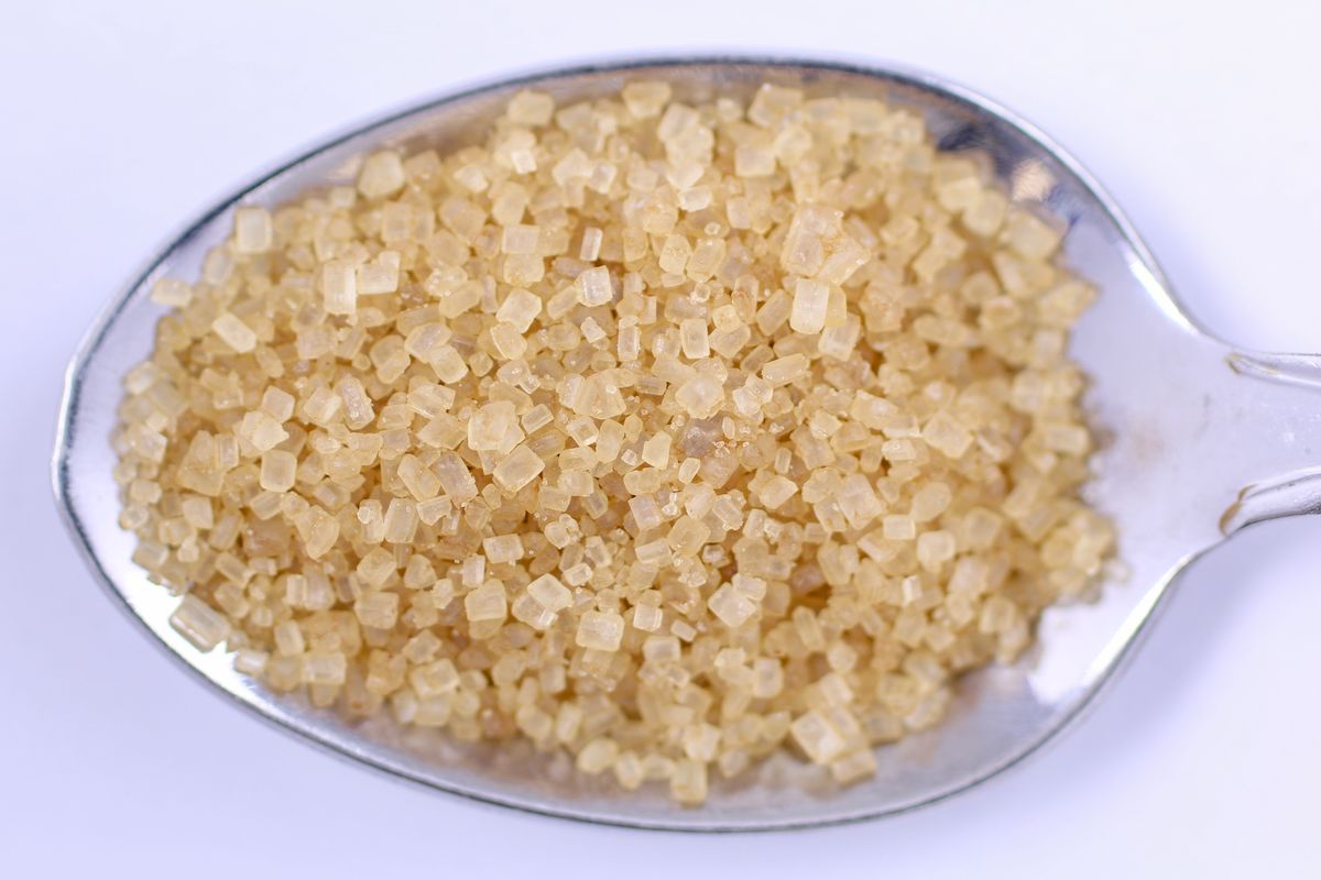 Golden-brown demerara sugar