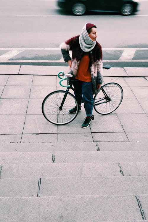 自転車に乗る人の写真