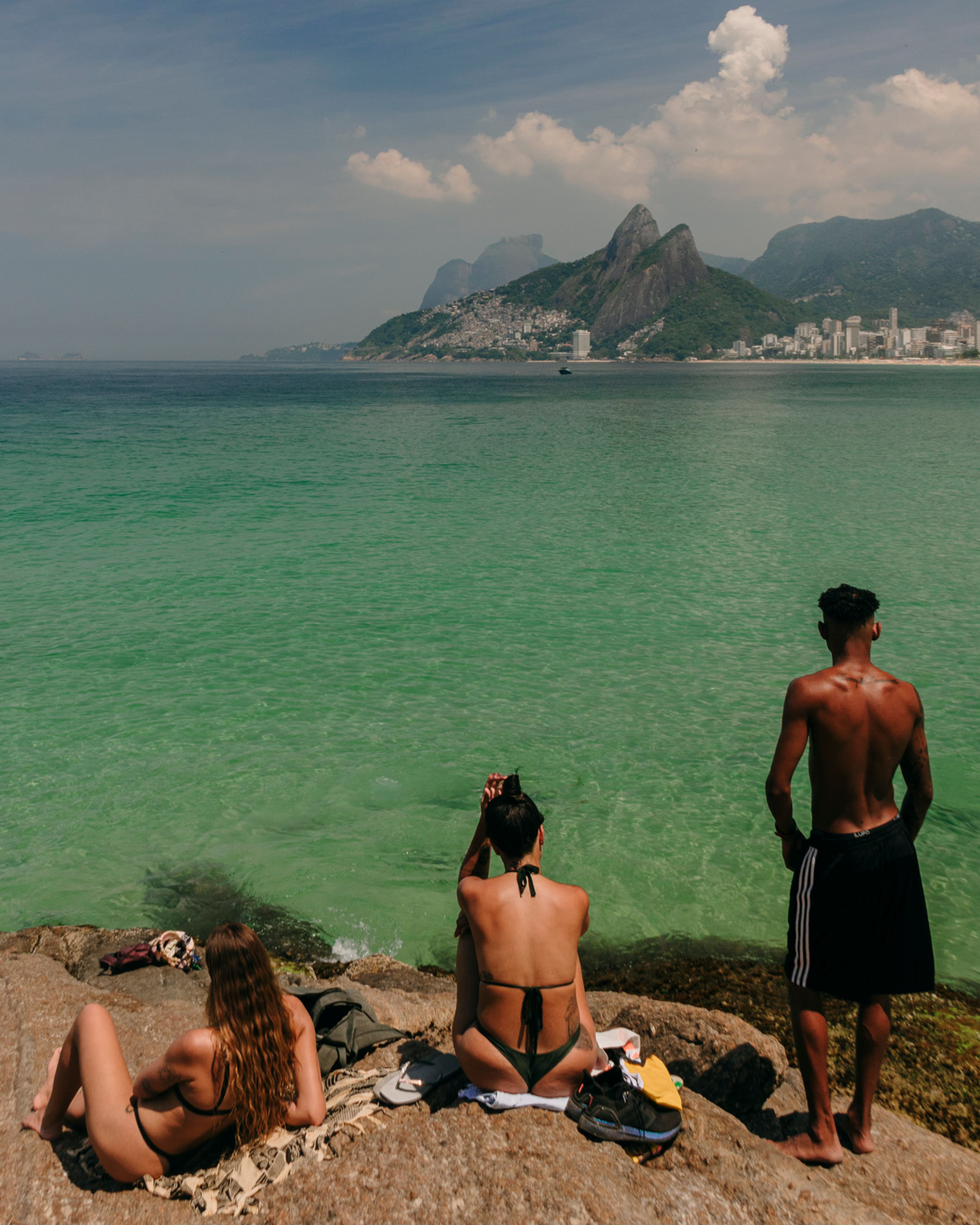 Relaxing at Arpoador Beach in Rio de Janeiro · Free Stock Photo