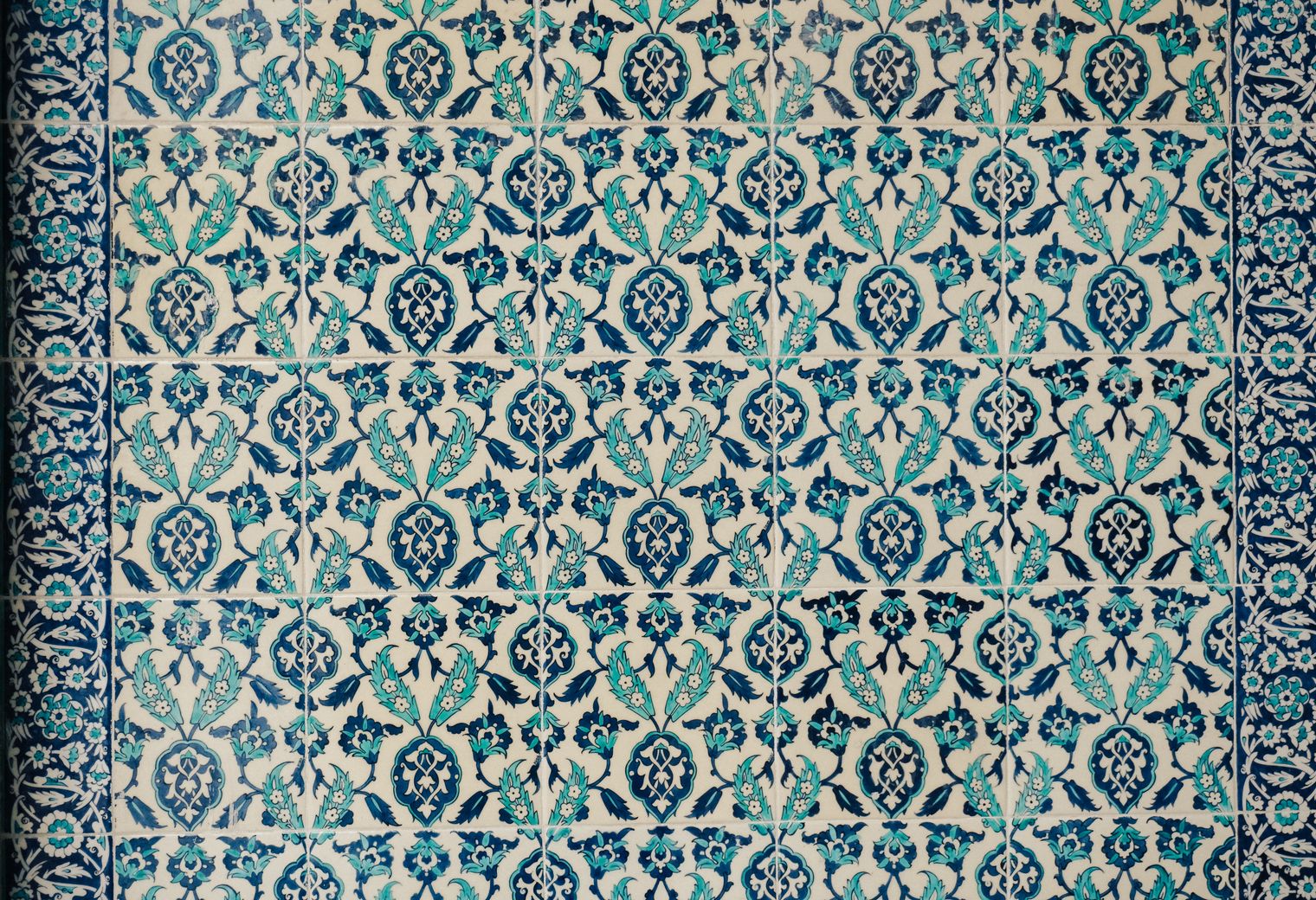 Wallpapering in Tooting Bec — a freshly painted, spotless finish